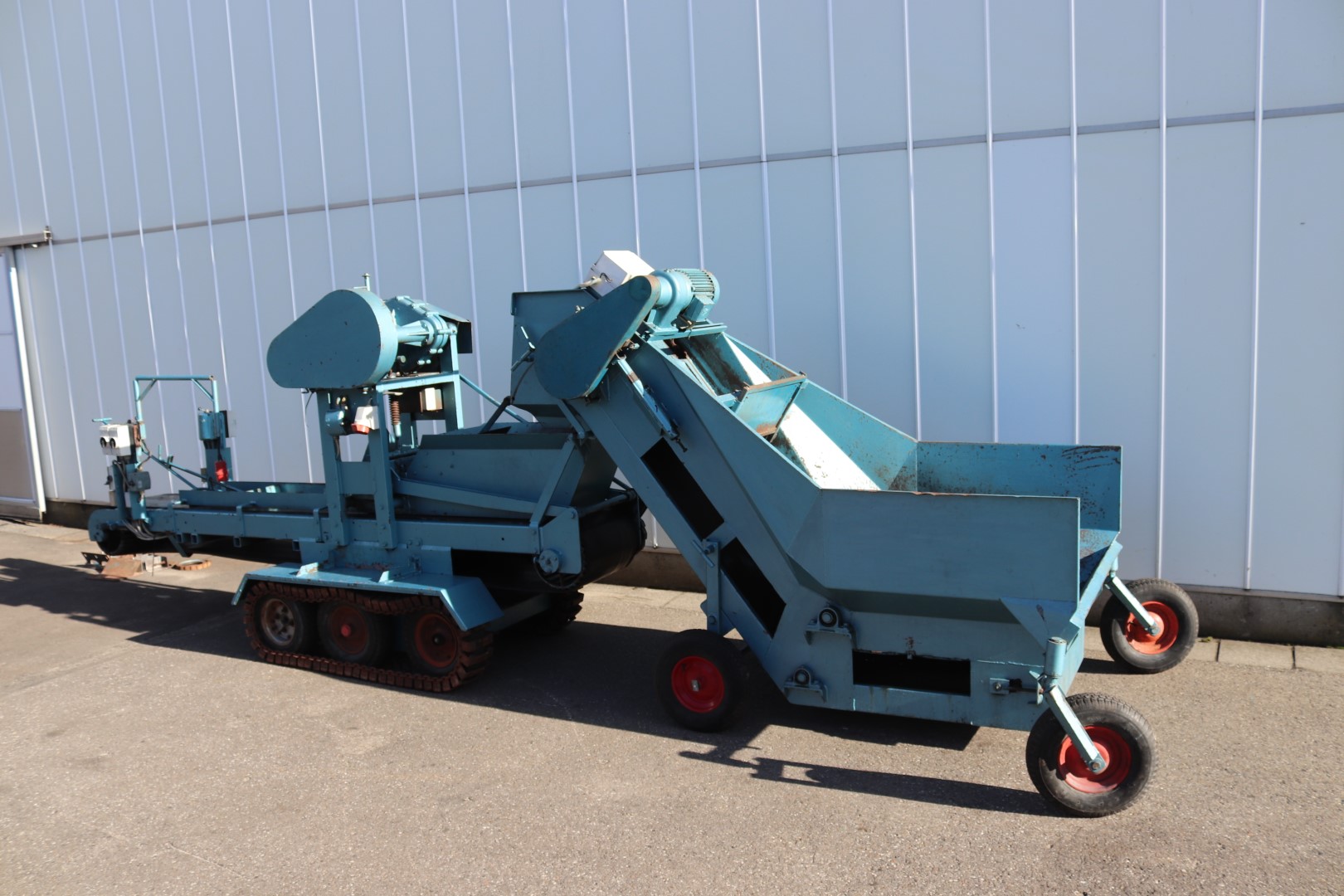 Visser / Dewa selfdriven soilblocking machine