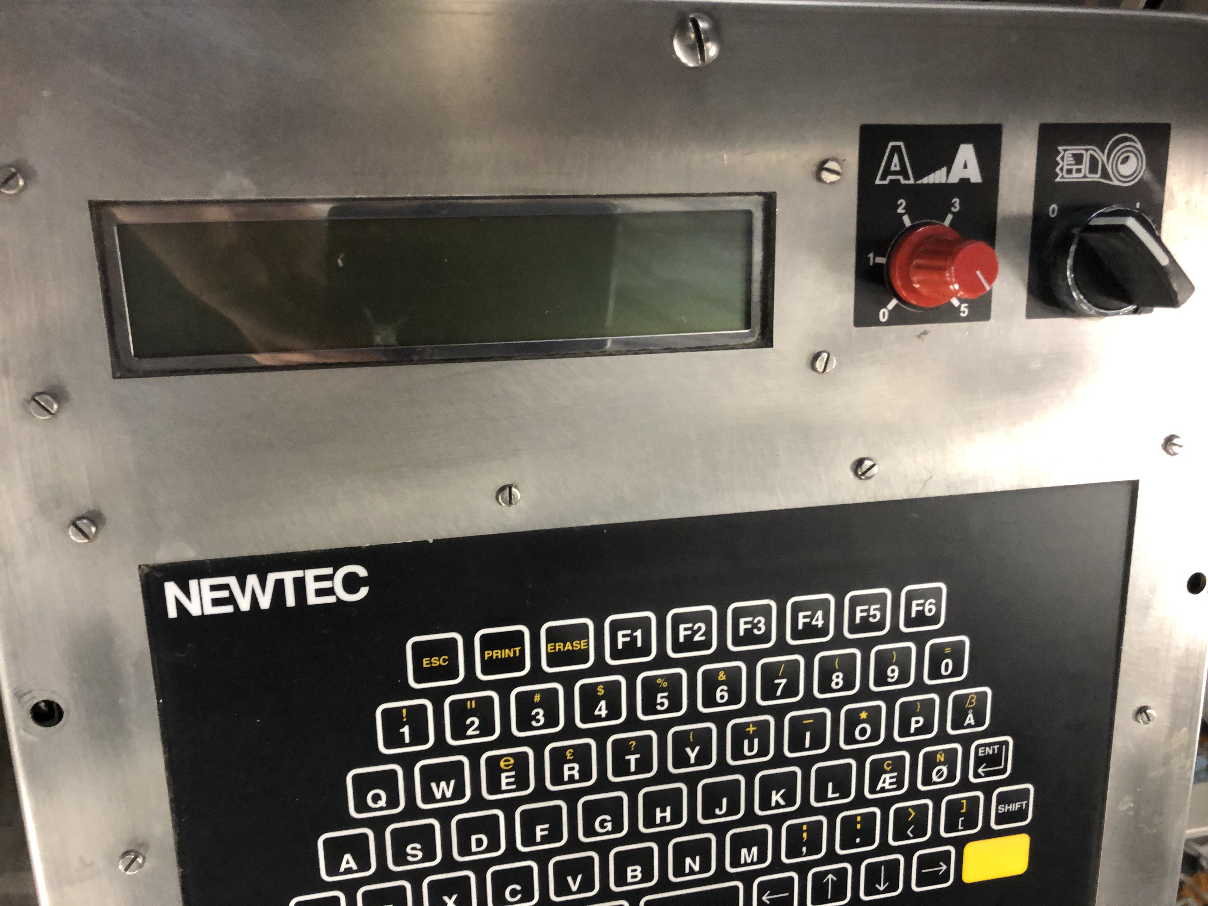 Машина для упаковки в пакеты Newtec PEB AE40 с калиткой