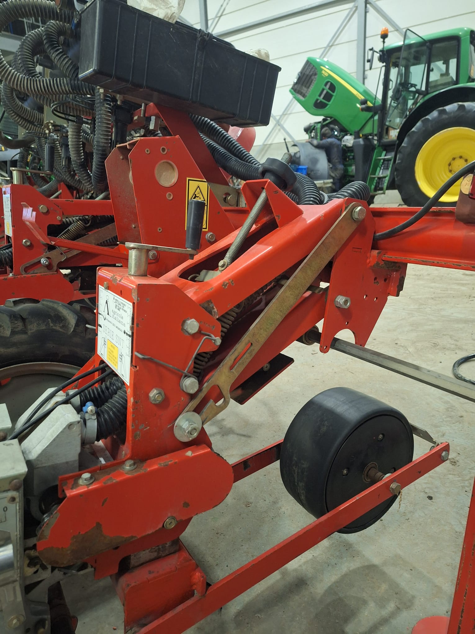 Agricola SN2 290 Пневматическая сеялка 4 ряда двойные