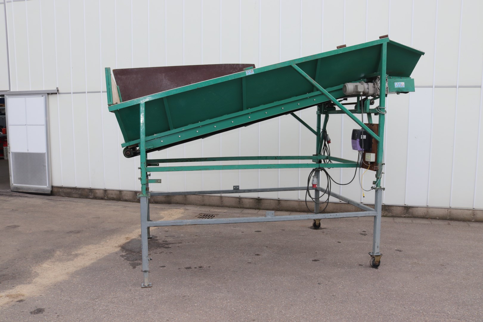 AWB hopper 340 x 100 cm
