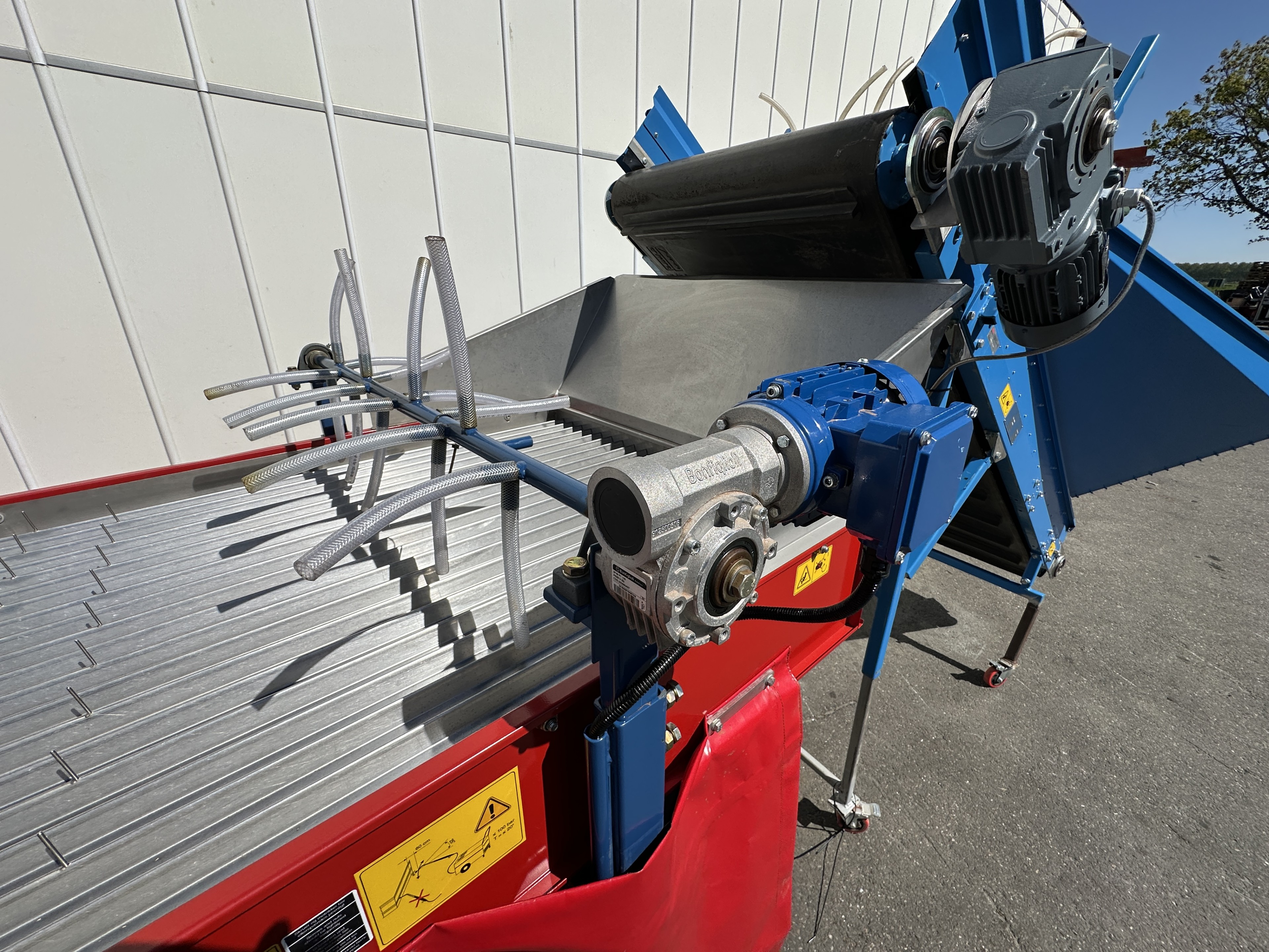 Asa-Lift BS-100 Машинa для сортировки по длине с бункером для корма и поперечным разгрузочным конвейером.