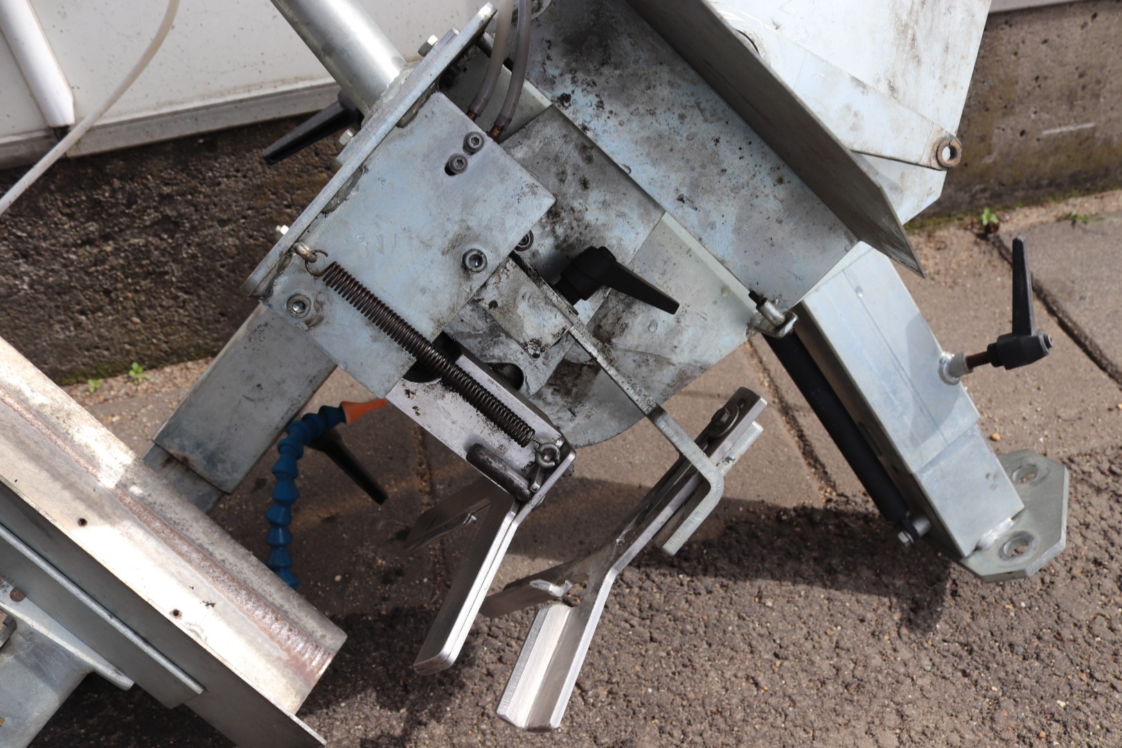 Mayer pot dispenser for potting machine