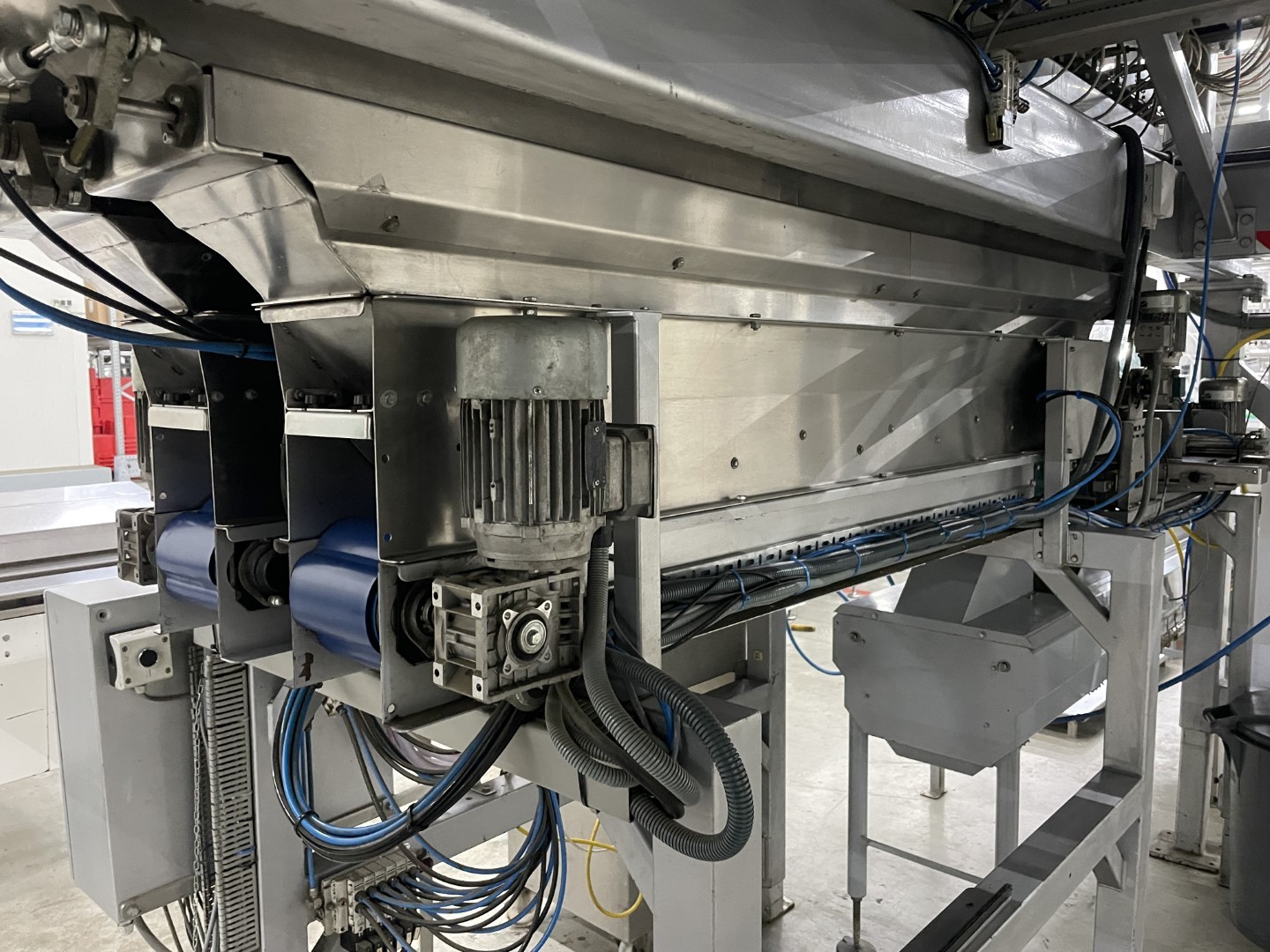 Manter VP16000 Весовой дозатор с 3 подъемниками и дозировочными конвейерами