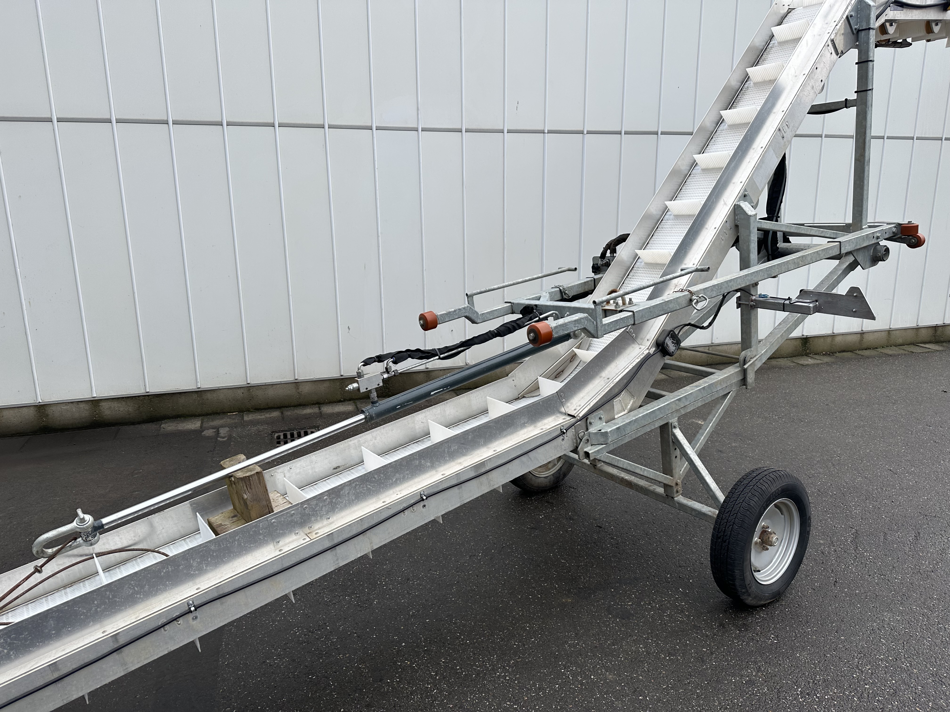 Van den Beucken aluminium harvesting conveyor