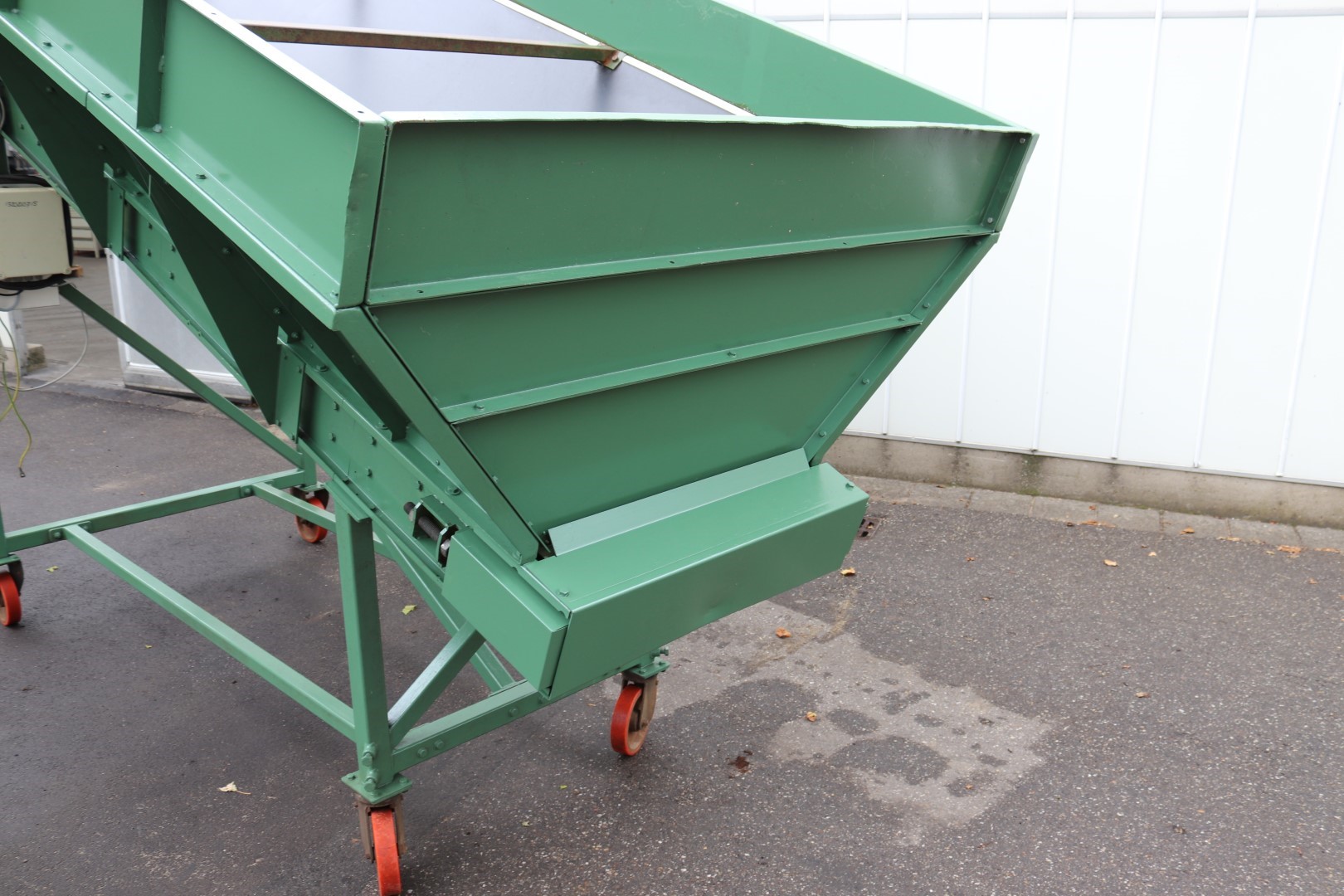 Schouten hopper 365 x 80 cm with adjustable speed