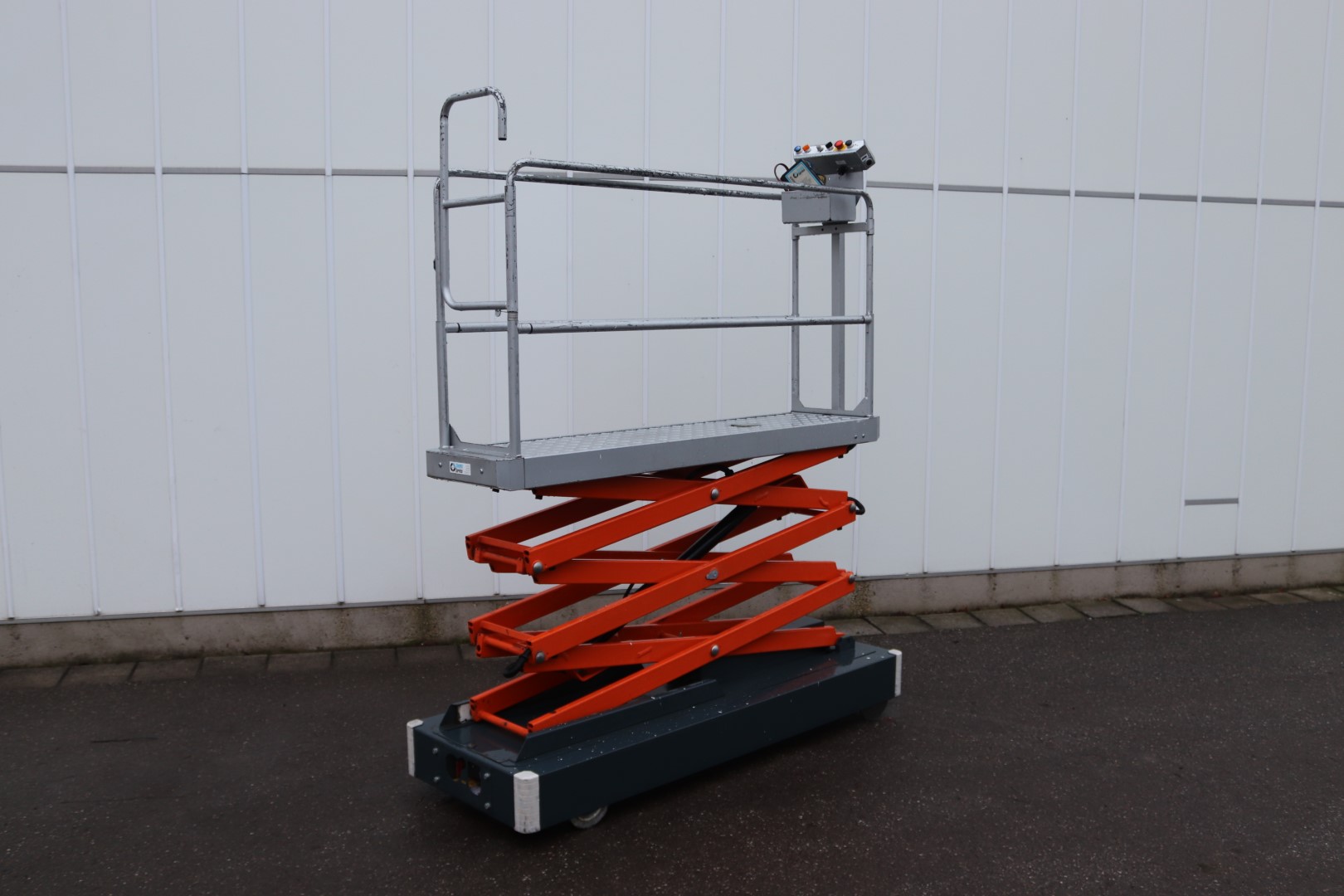 Berg electro- piperail trolley with tripple electric hydraulic scissors
