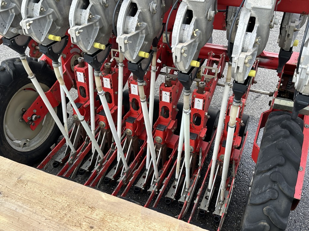 Agricola A1640 SNT2290 Пневматическая сеялка 12 рядов по 16 элементов
