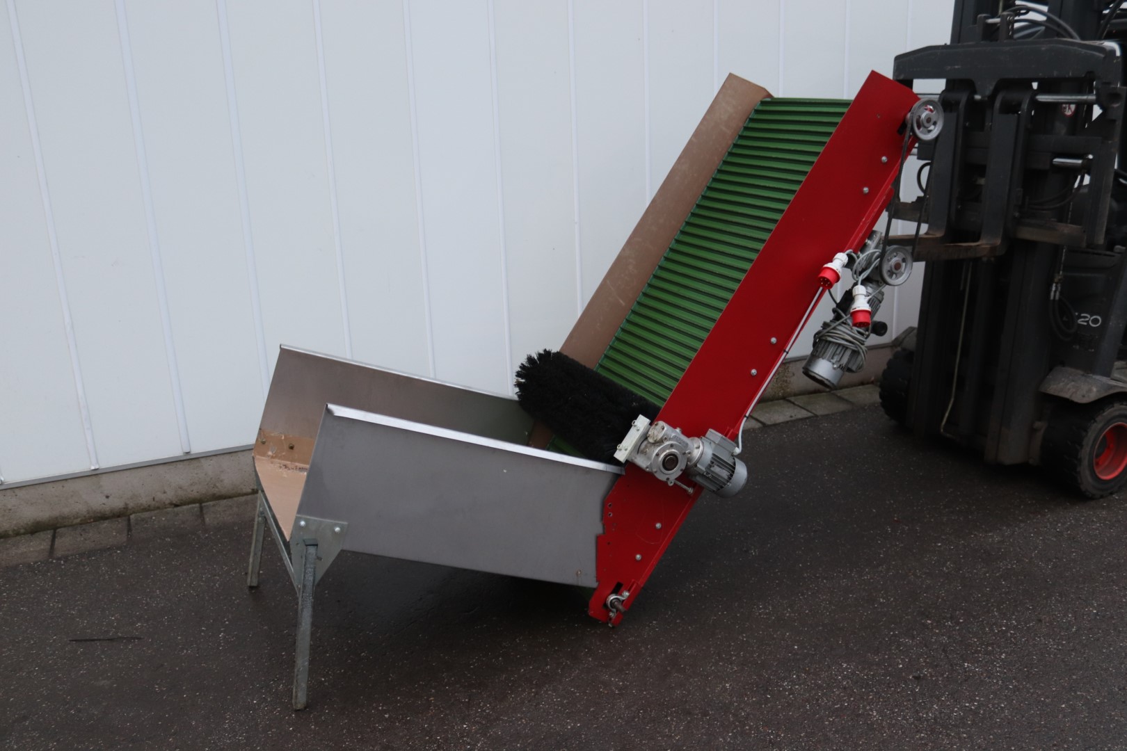 Aweta elevator for cherry tomatoes