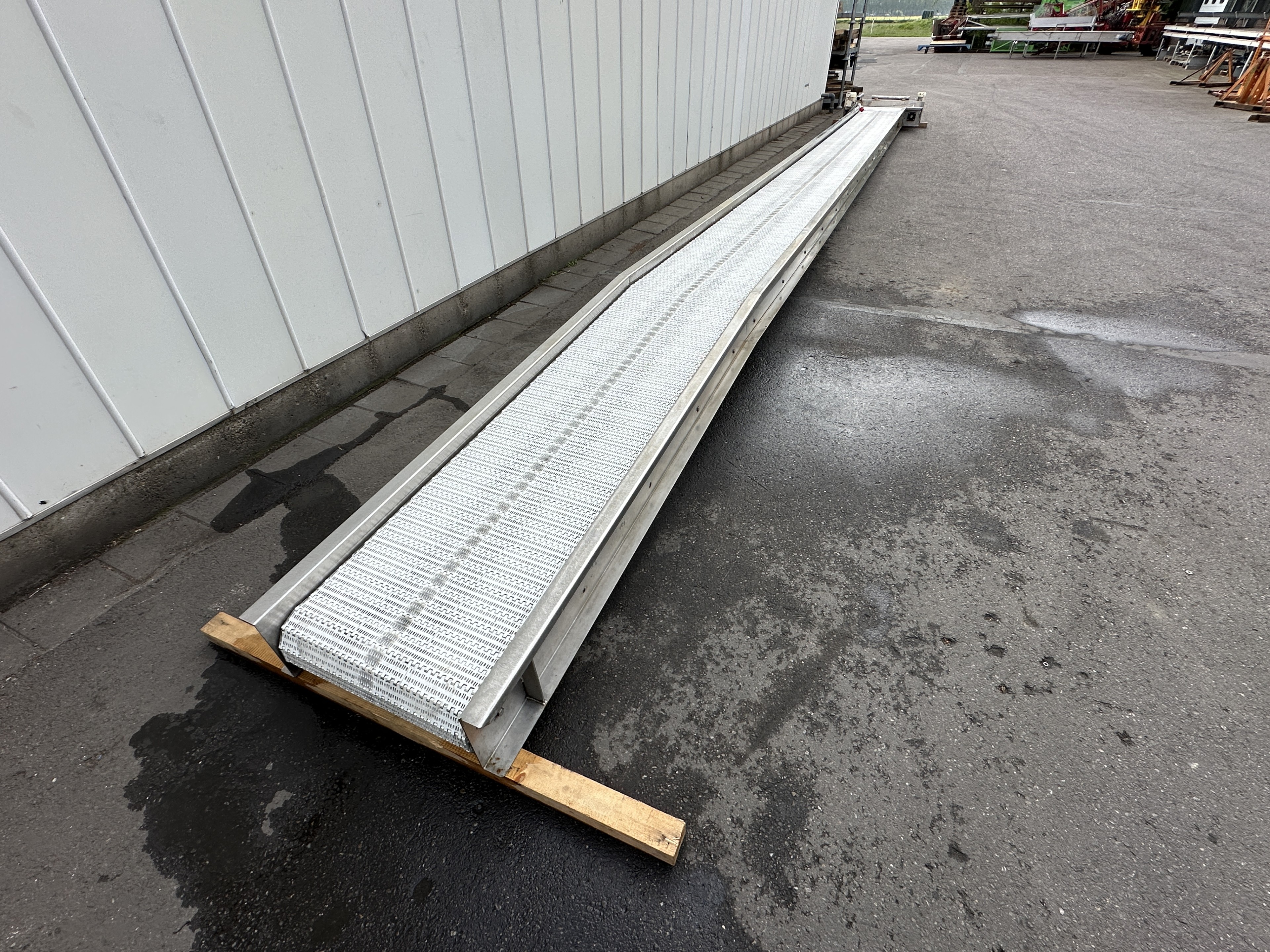 Verbruggen конвейер 1115 x 60 см с поперечным конвейером 100 x 40 см, оба из нержавеющей стали.