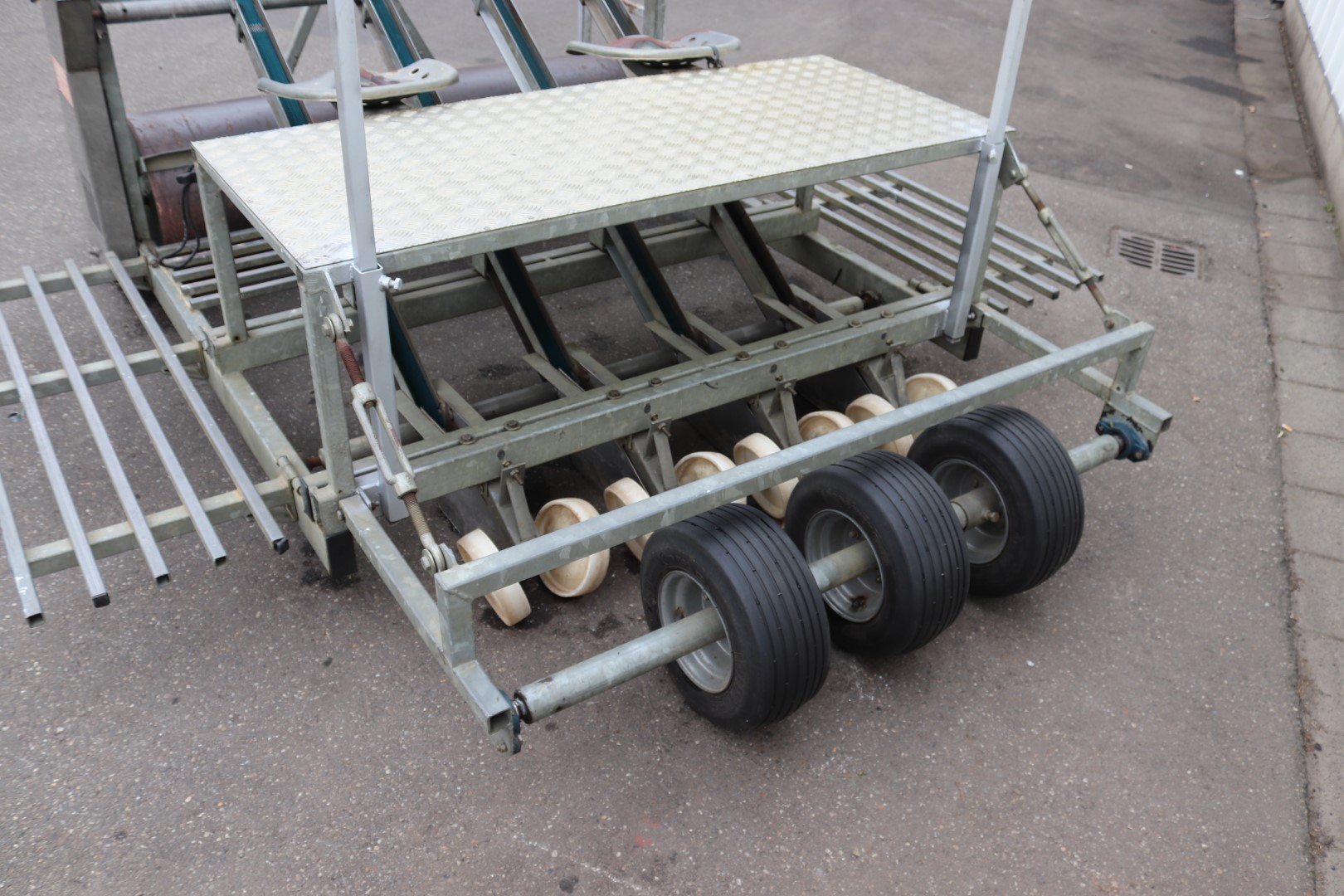 Van den Beucken planting machine transplanter for soilblocks 4 rows