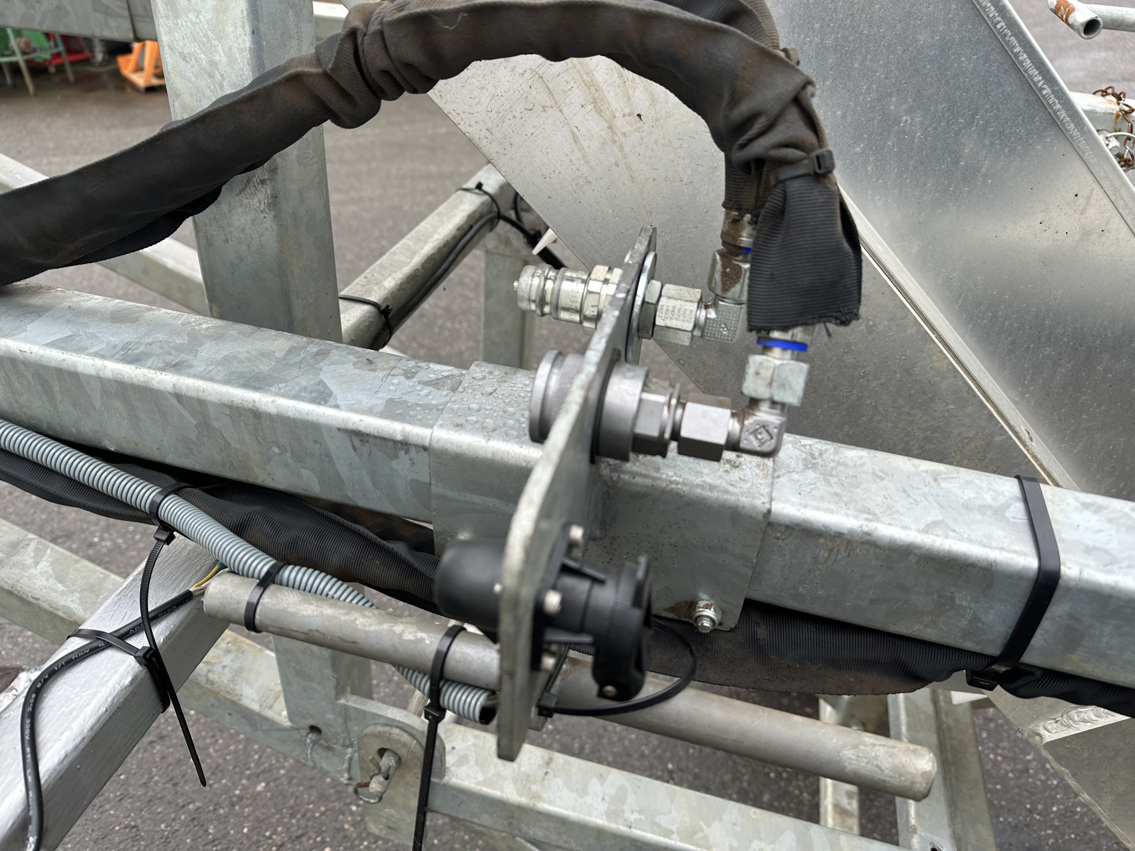Van den Beucken aluminium harvesting conveyor