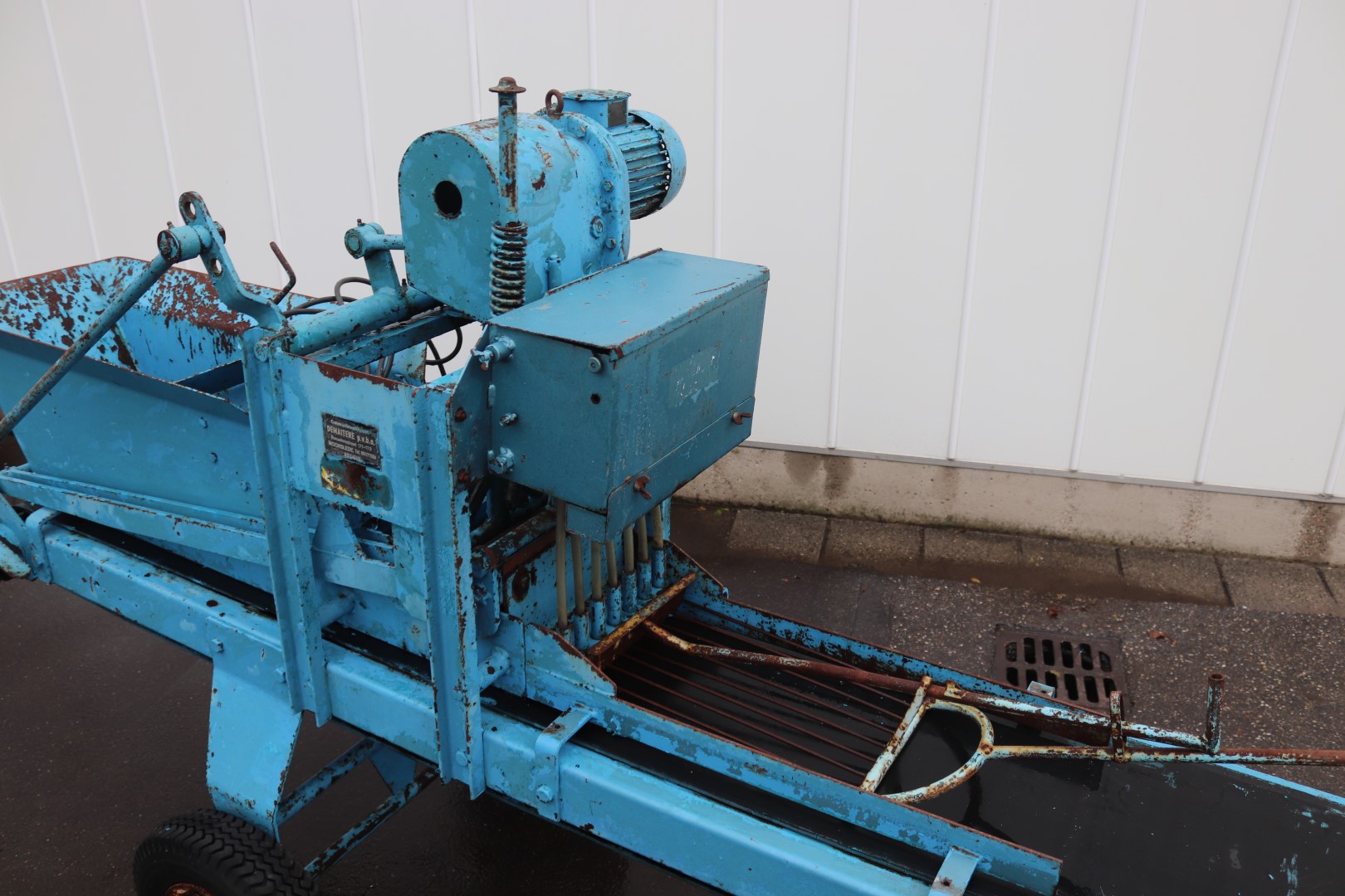 Dewa soil blocking machine with seeder