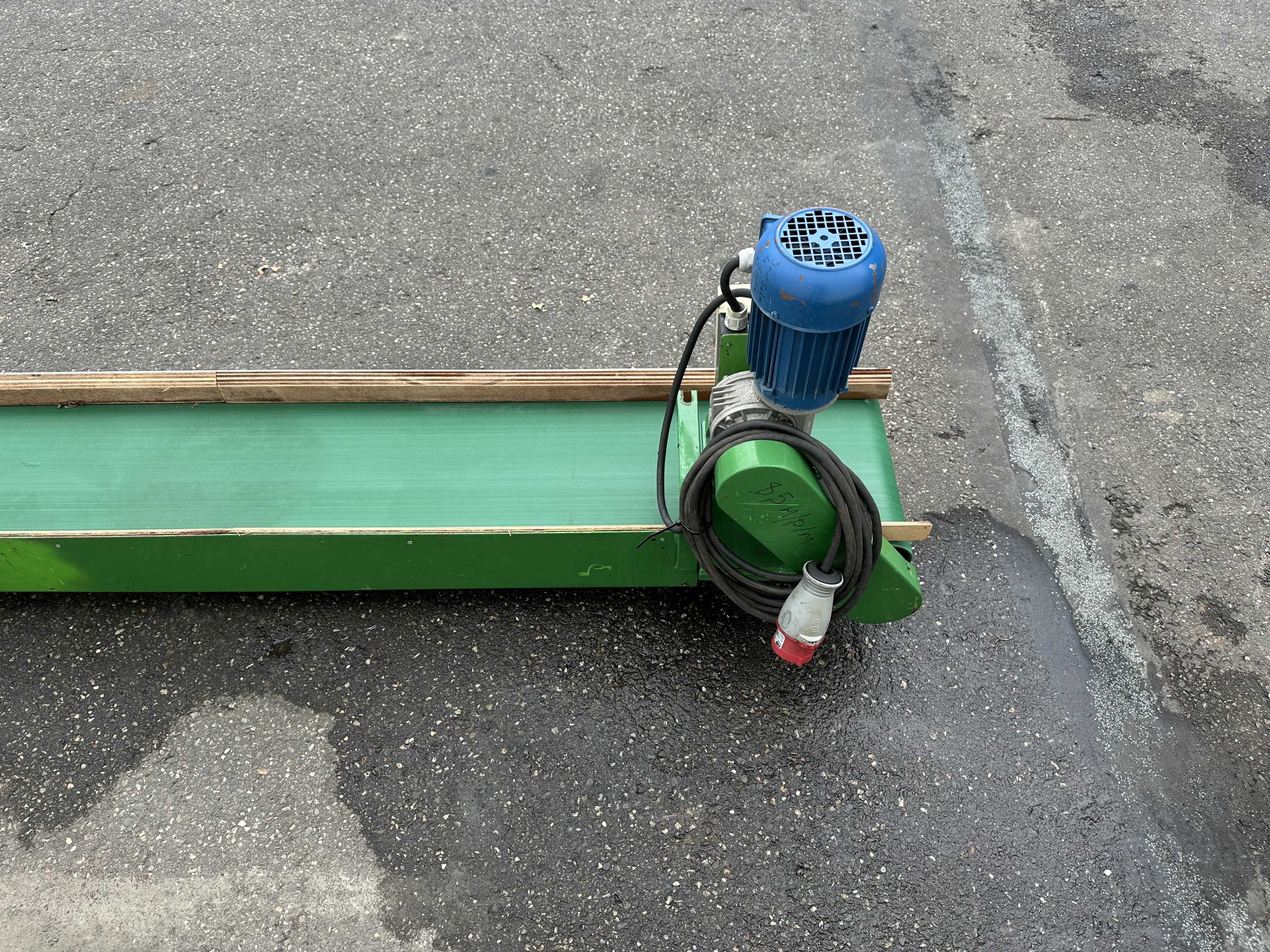 Конвейер 600 x 30 см, фиксированная скорость