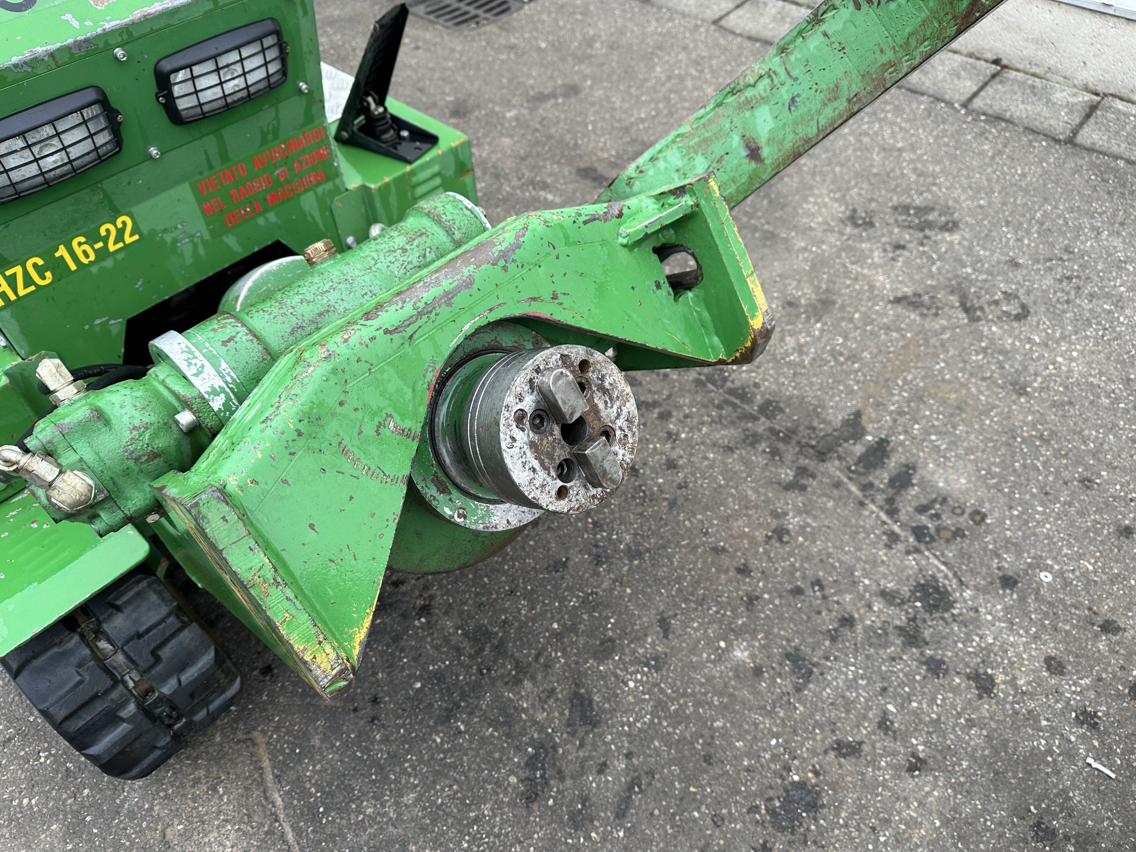 Holmac HZC 16-22 ���������� ������ ��� �������� ������ � �������� � 6 U-��������� ��������