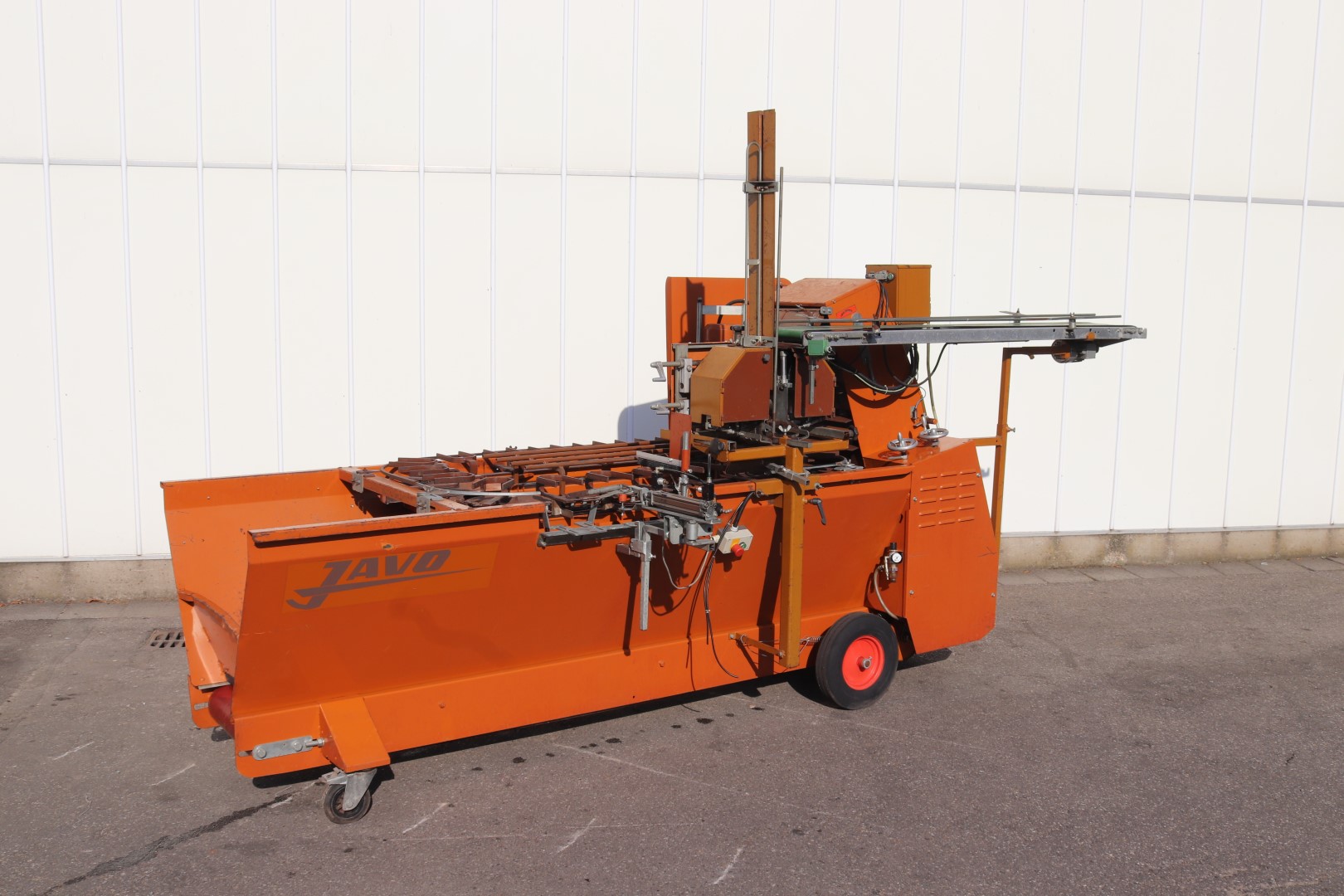 Javo Standaard potting machine with double pneumatic pot dispenser and discharger