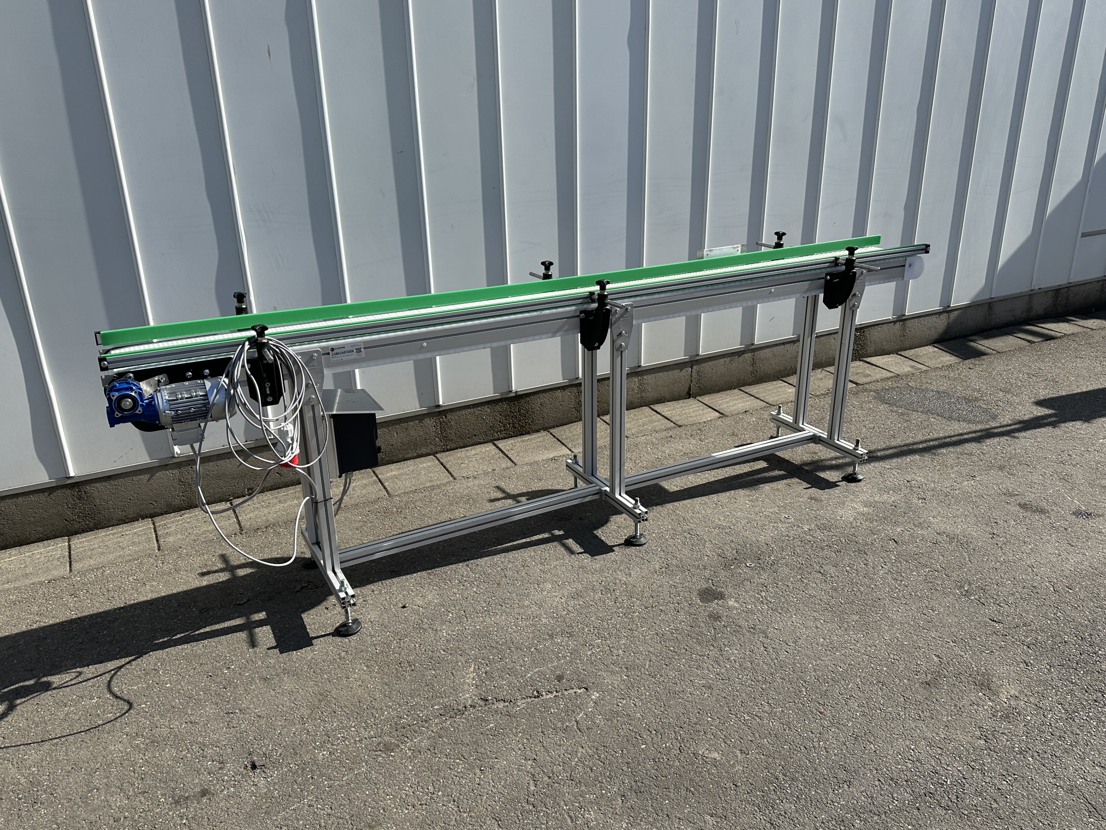 BCK конвейер 310 x 25 см, с регулируемой скоростью.
