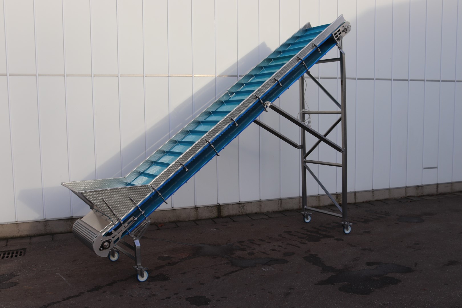 Jasa Stainless steel elevator 440 x 70 cm