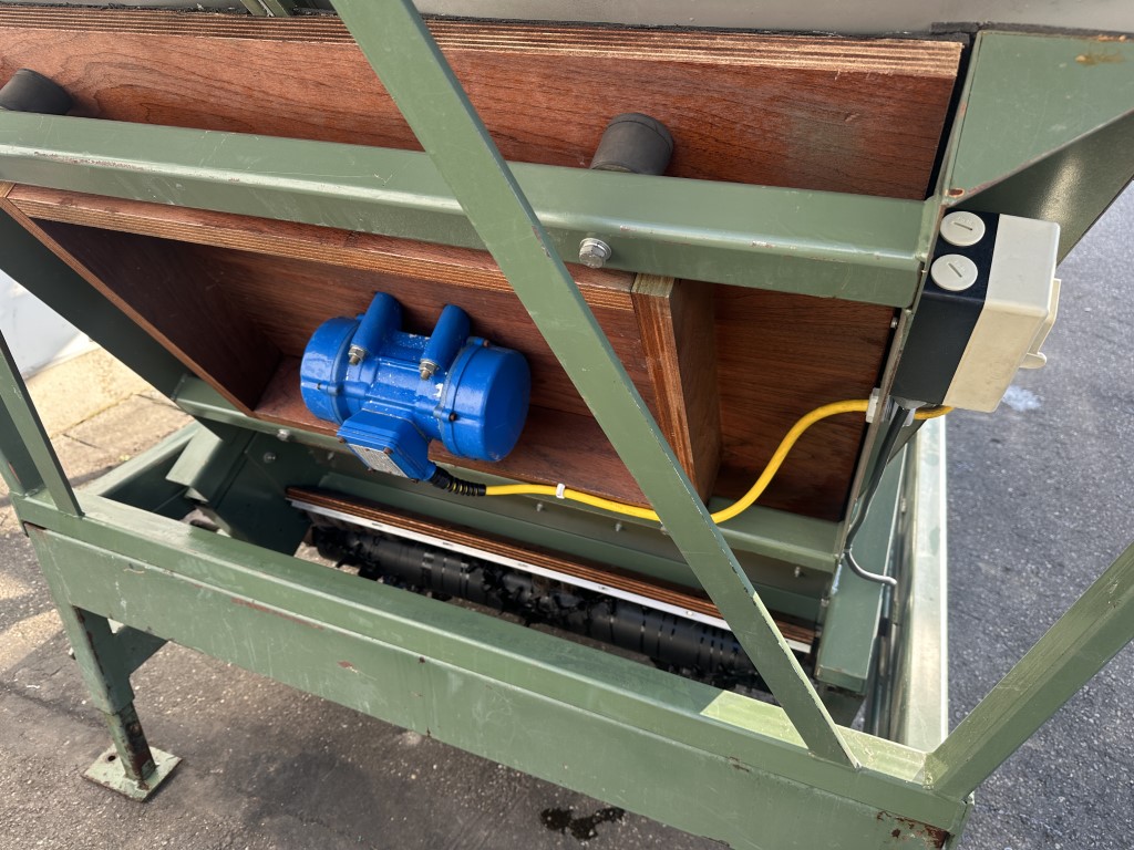 Compas BDU100*400 Дозирующий бункер