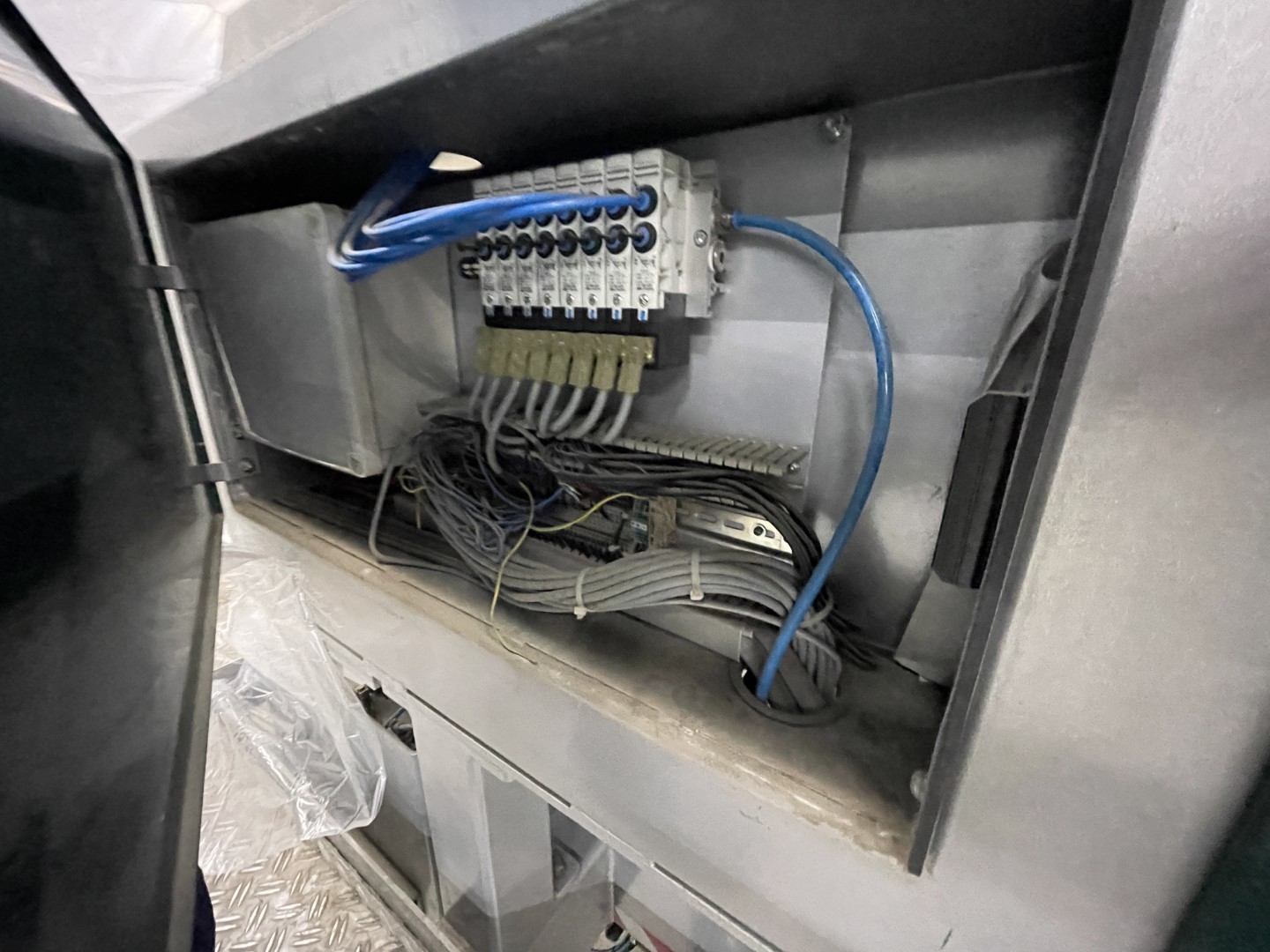 Manter VP16000 Весовой дозатор с 3 подъемниками и дозировочными конвейерами
