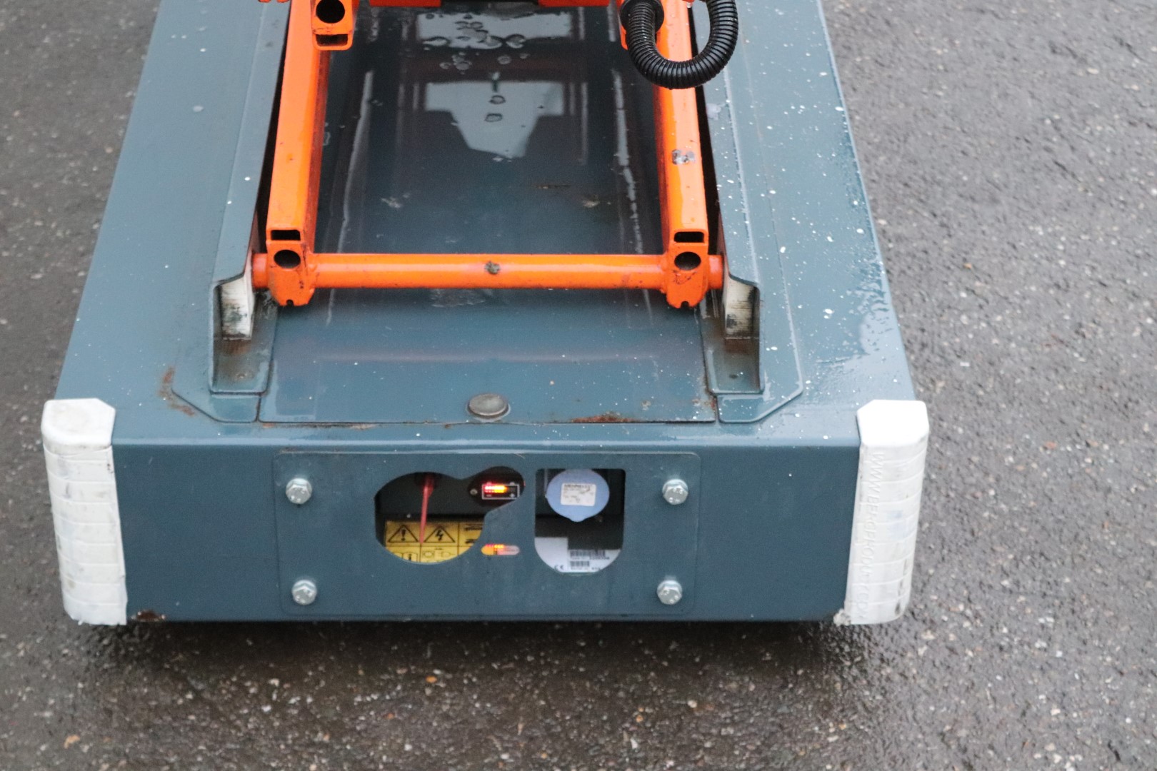 Berg electro- piperail trolley with tripple electric hydraulic scissors