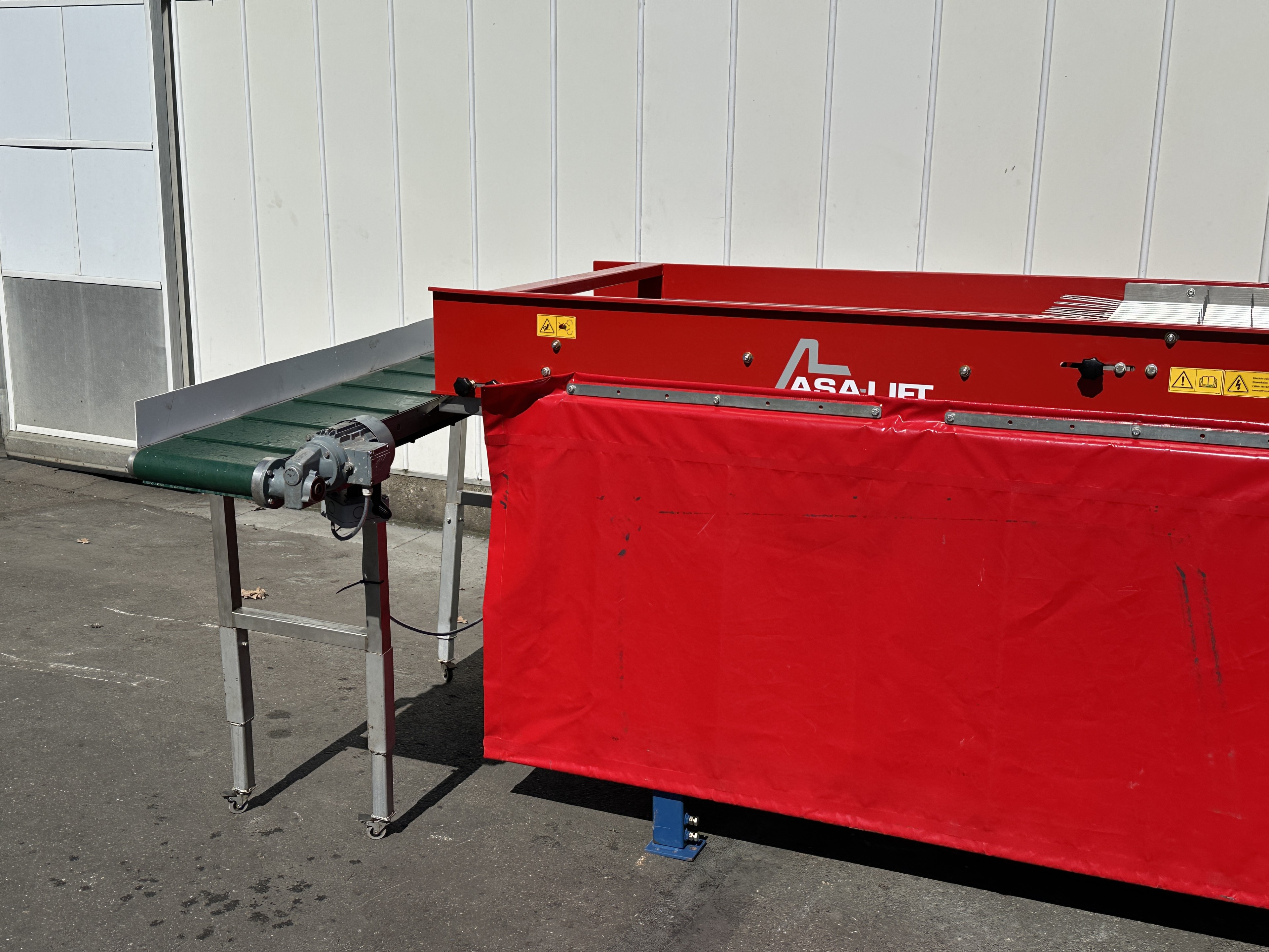 Asa-Lift BS-100 Машинa для сортировки по длине с бункером для корма и поперечным разгрузочным конвейером.