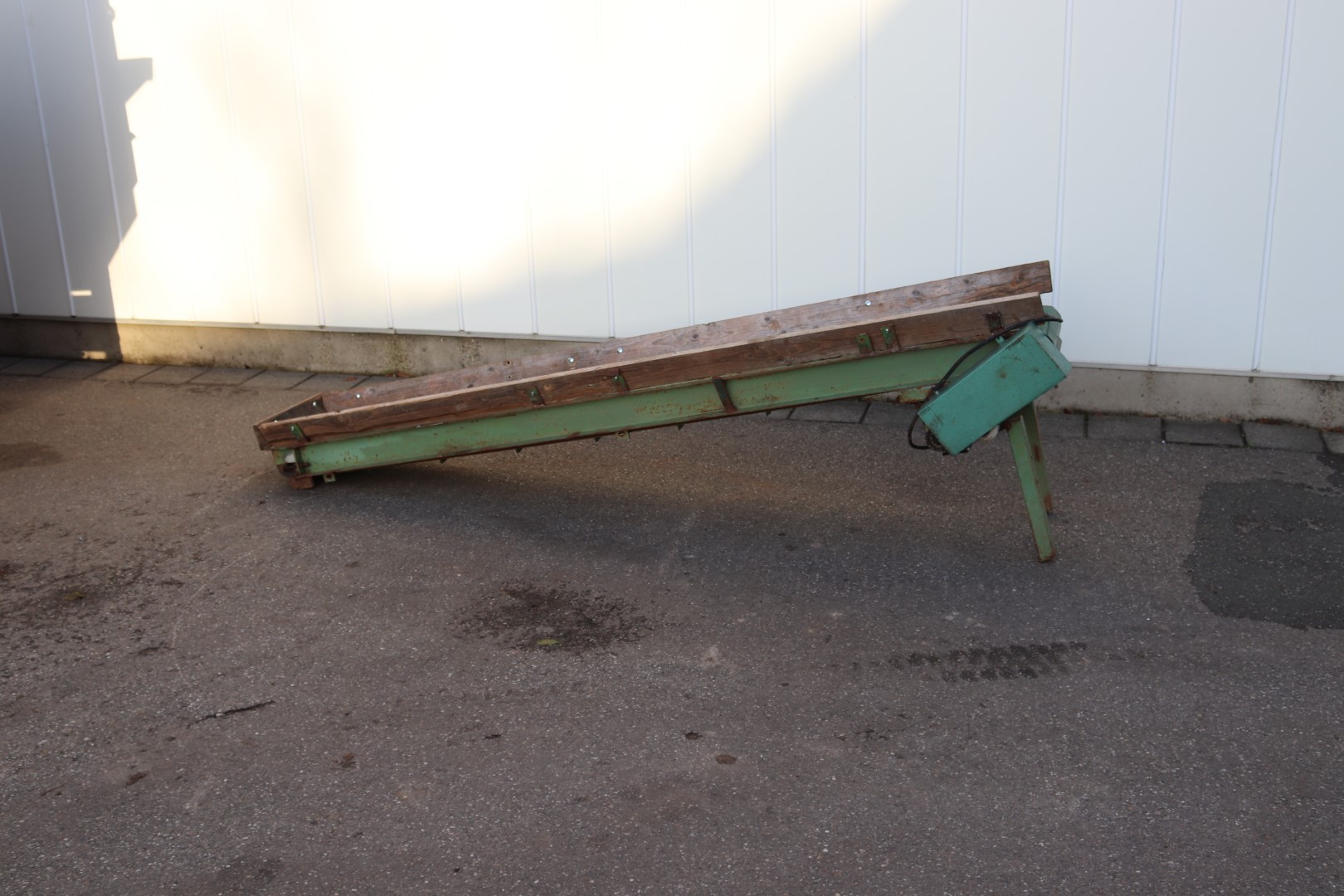 Compact elevator 270 x 33 cm