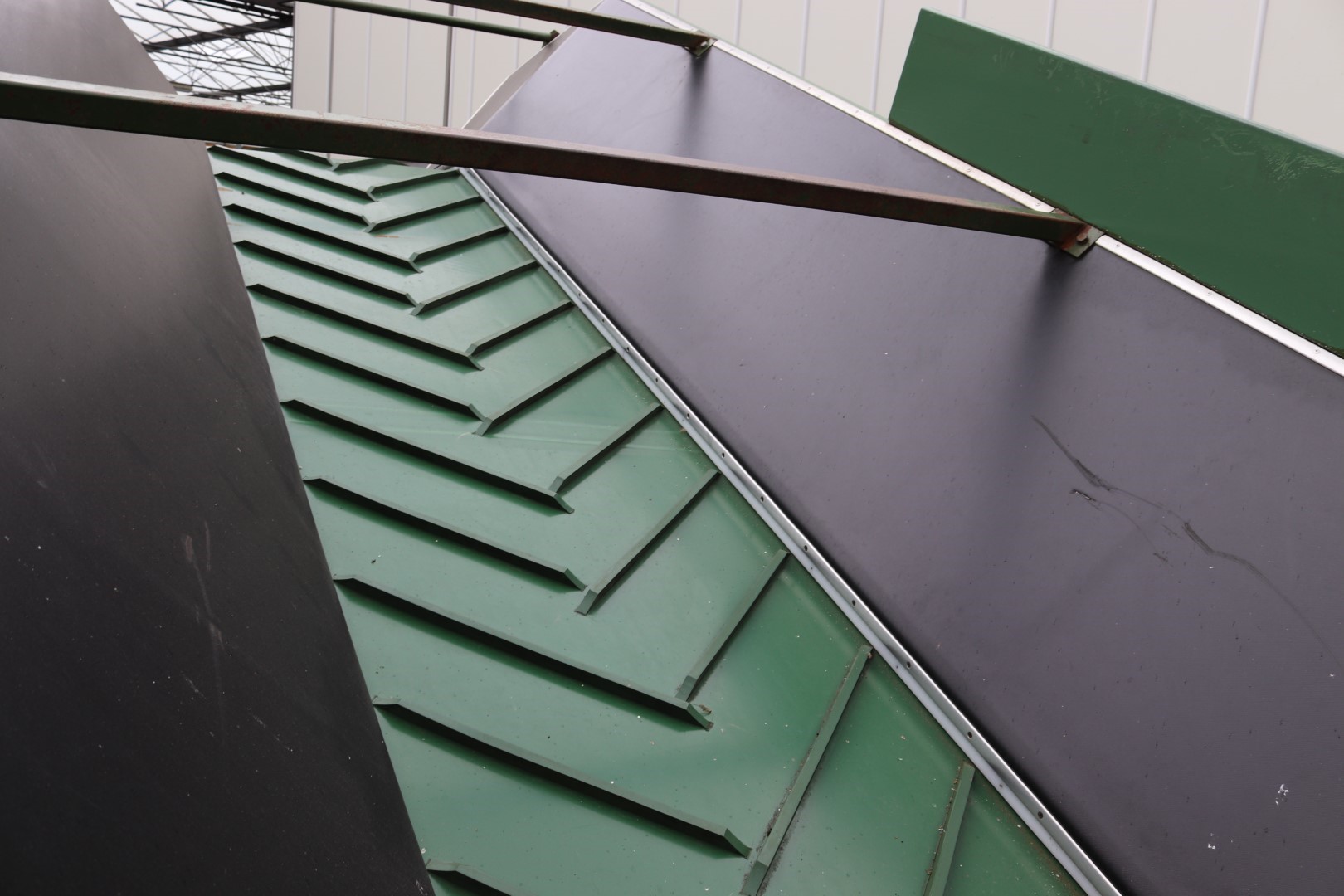 Schouten hopper 365 x 80 cm with adjustable speed