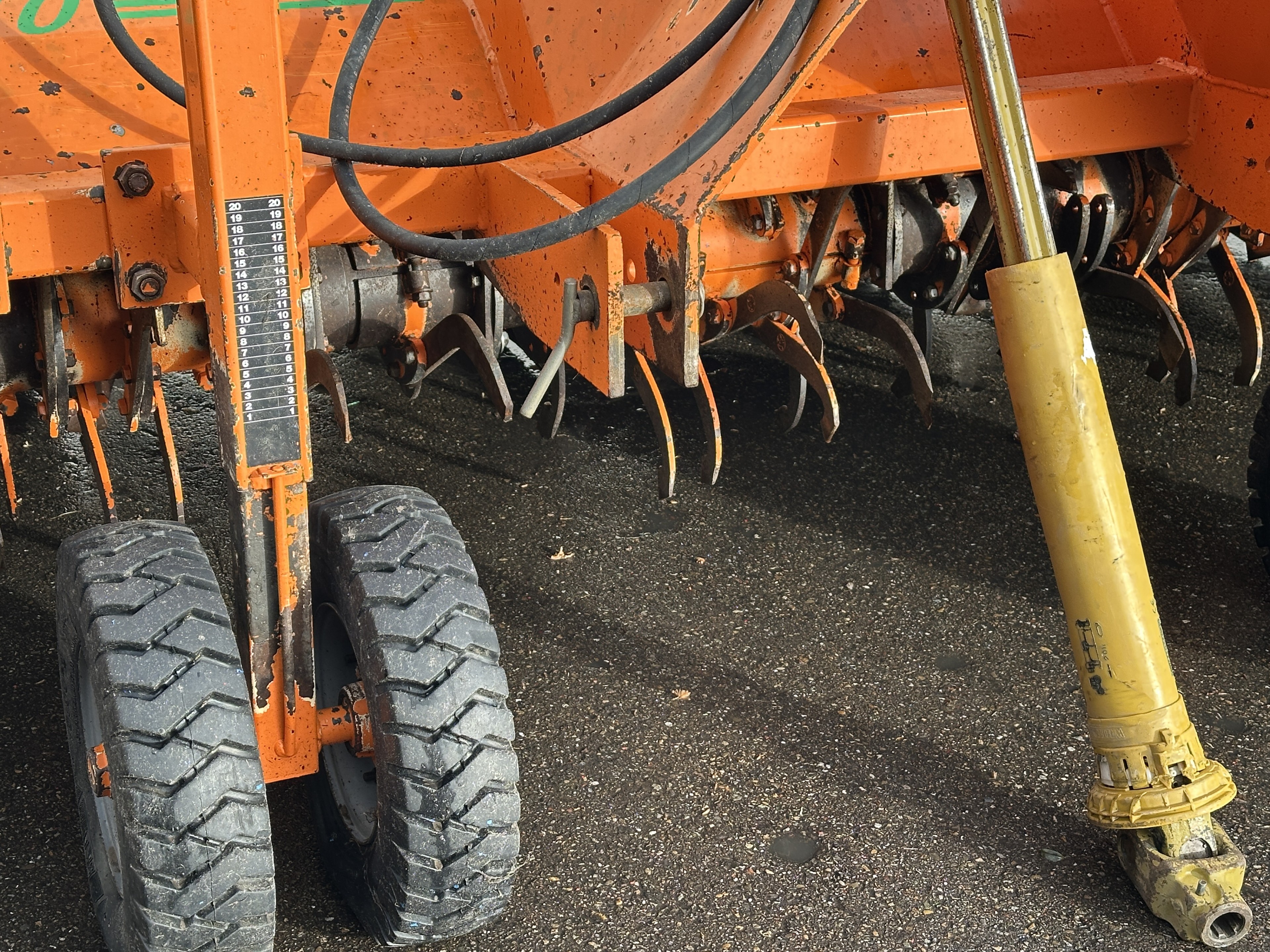 Struik VariX 4RF/310 Фрезерный культиватор с формовочным устройством для холмов 4 x 75 см