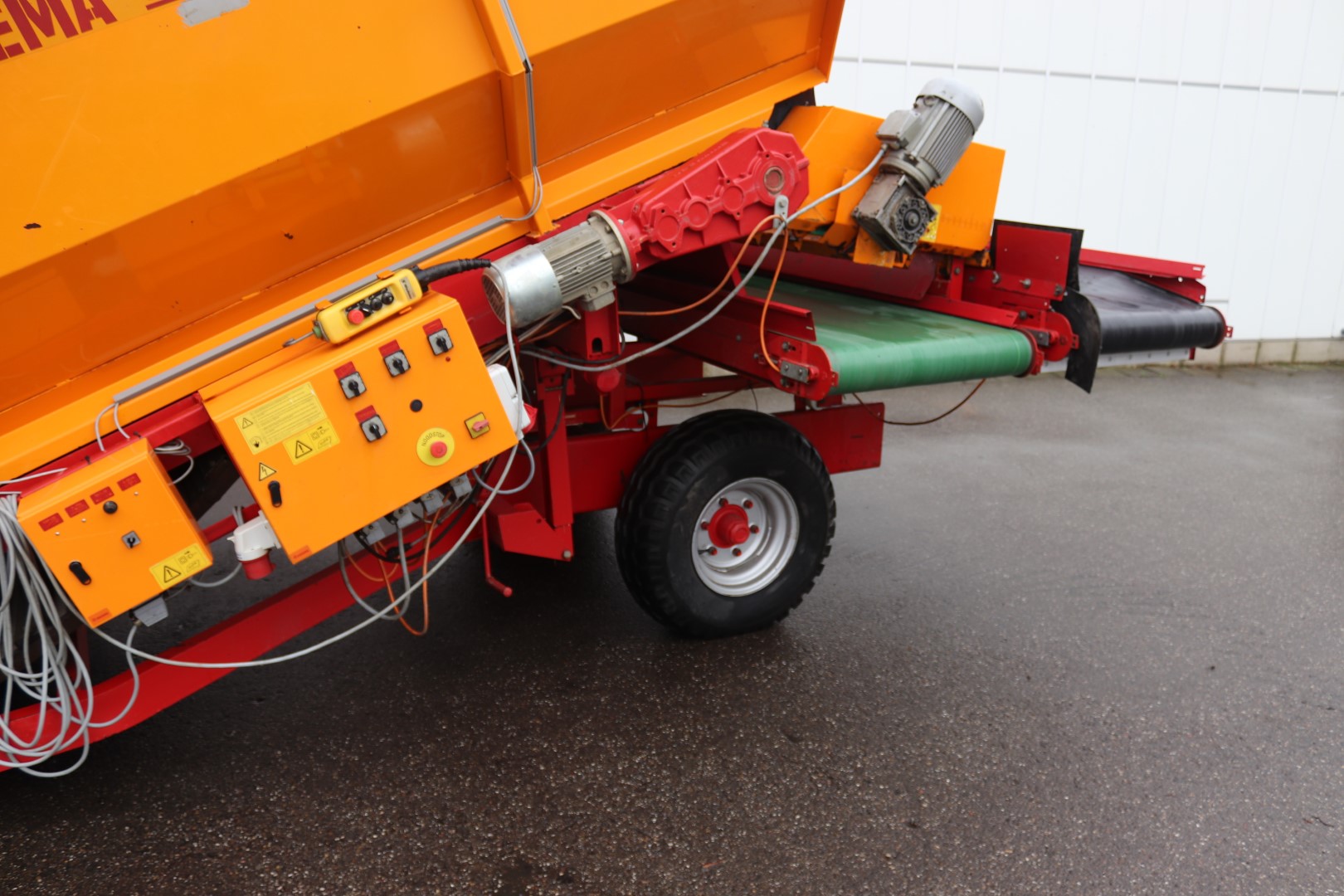 Miedema SB-851RZ receiving hopper