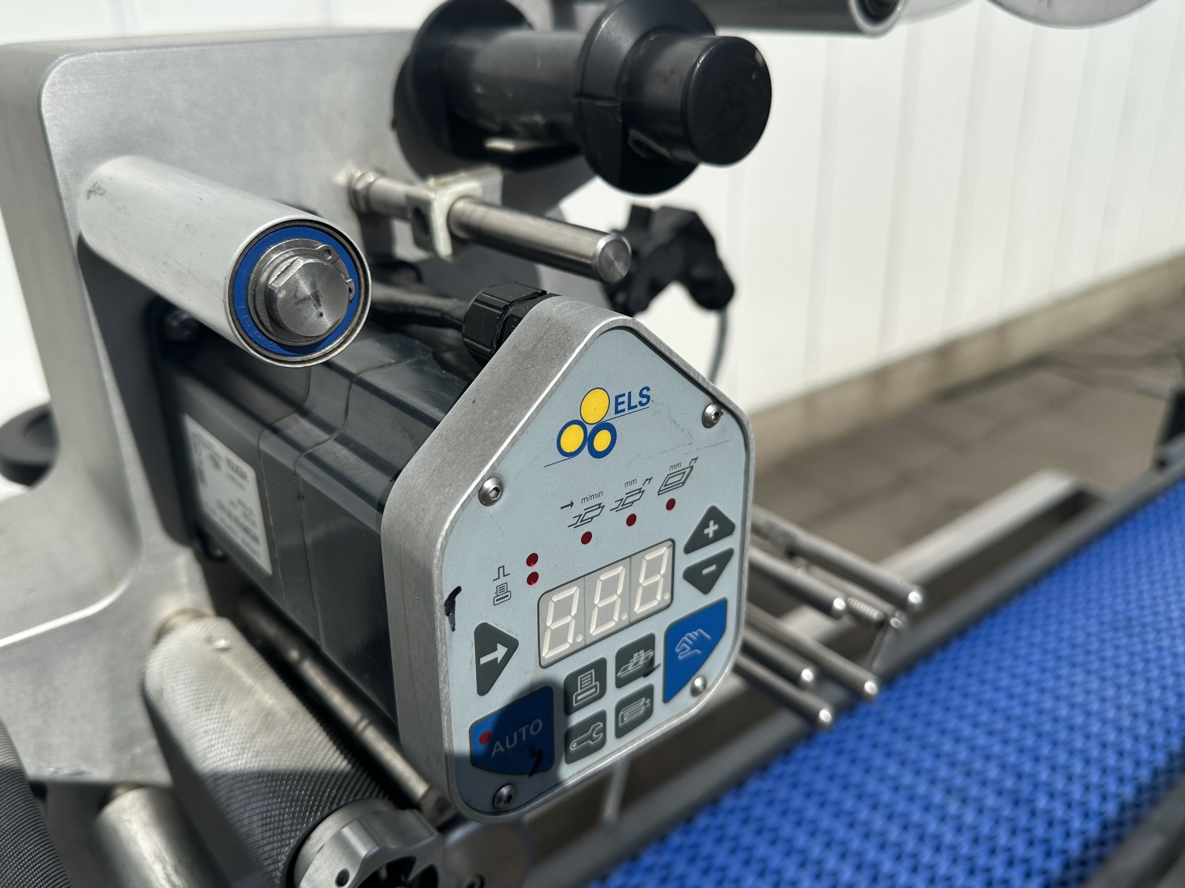 ELS Labeling systems AK3-EB-SCBS201 Этикеровочная машина с конвейером 325 x 20,5