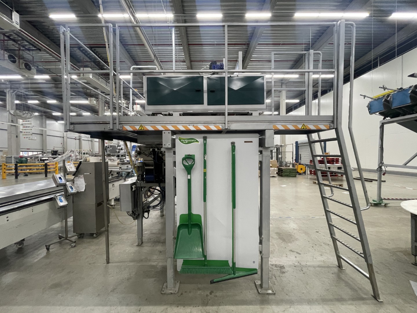 Manter VP16000 Весовой дозатор с 3 подъемниками и дозировочными конвейерами