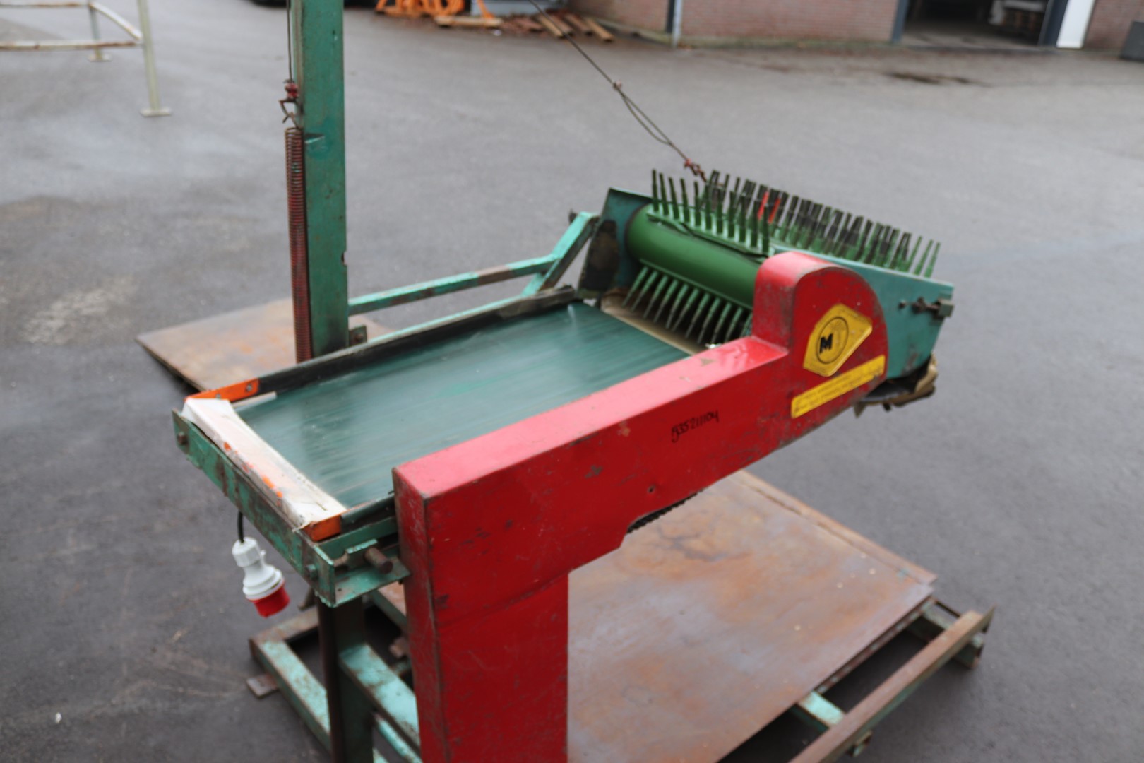 Munckhof mechanical bin filling machine for apples