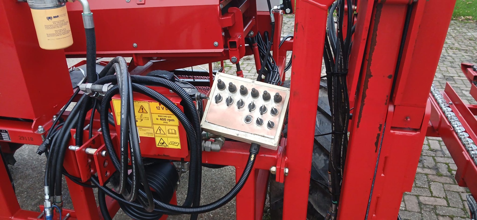 Asa-Lift PO 335-A Однорядный верхний подъемник, комбайн для уборки фенхеля с автоматической подачей рассады в ящики.
