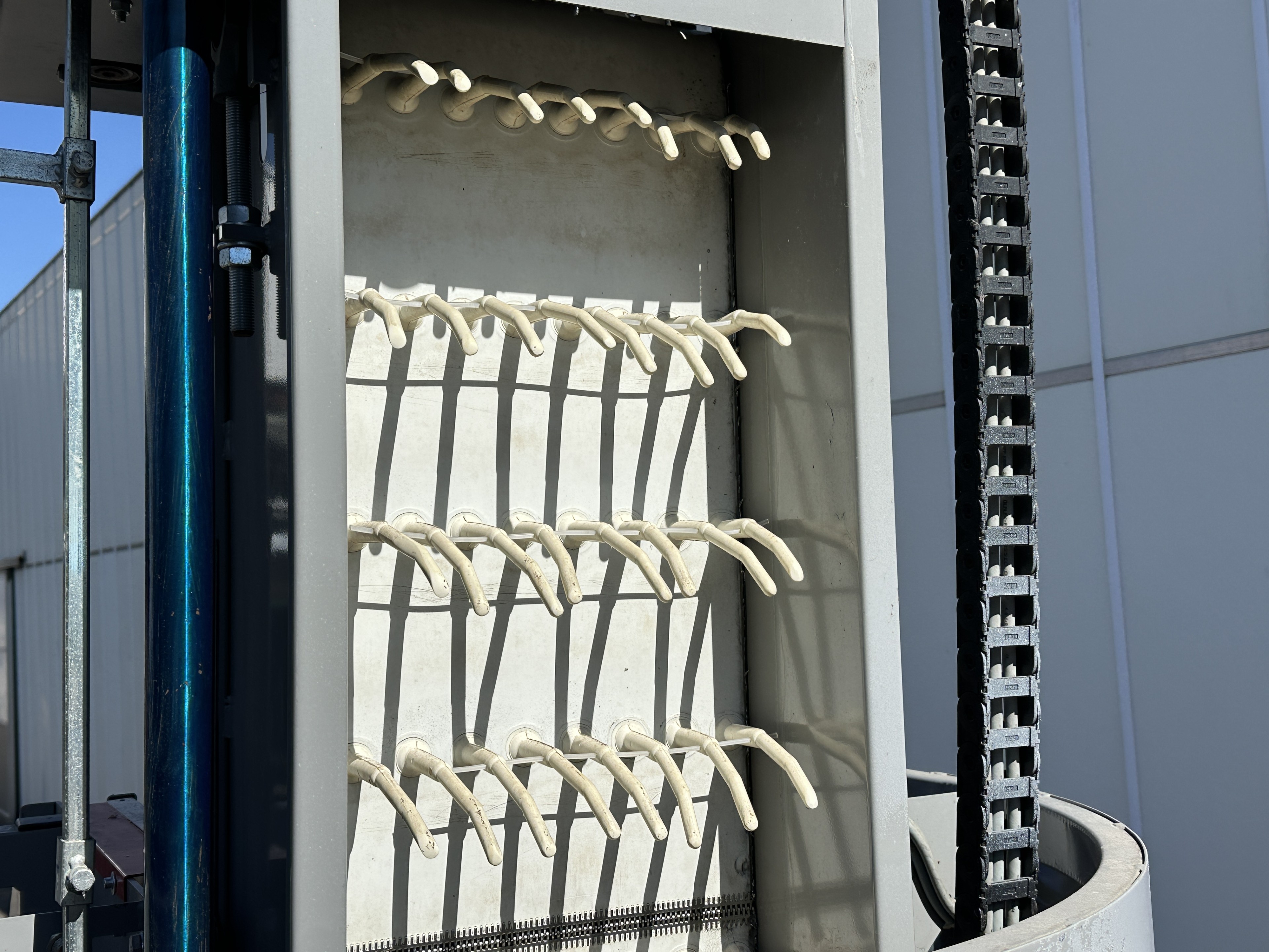 Dry bin filler Наполнитель контейнеров
