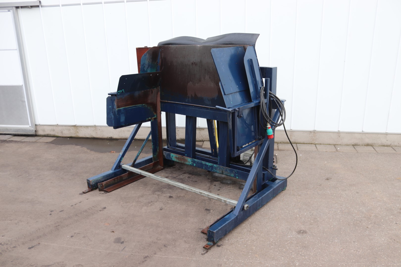 AWB box tipper for max 150 cm wide boxes