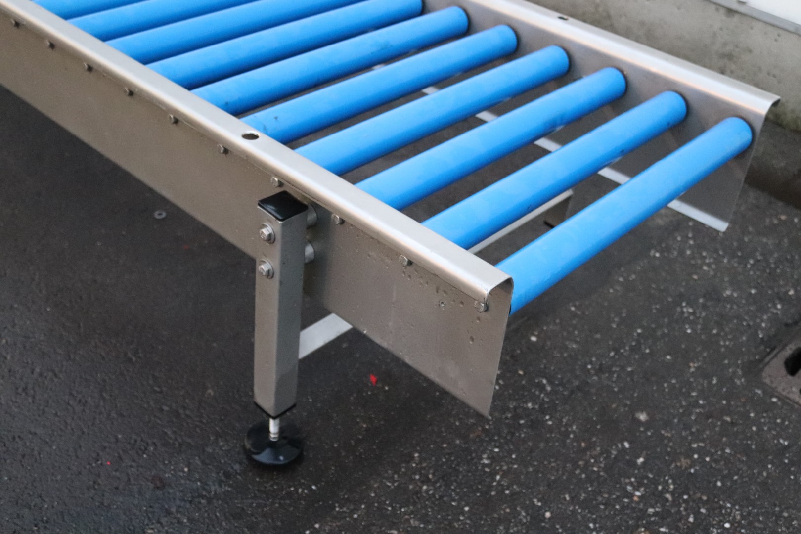 Bouwpaco stainless steel roller conveyor 200 x 55 cm