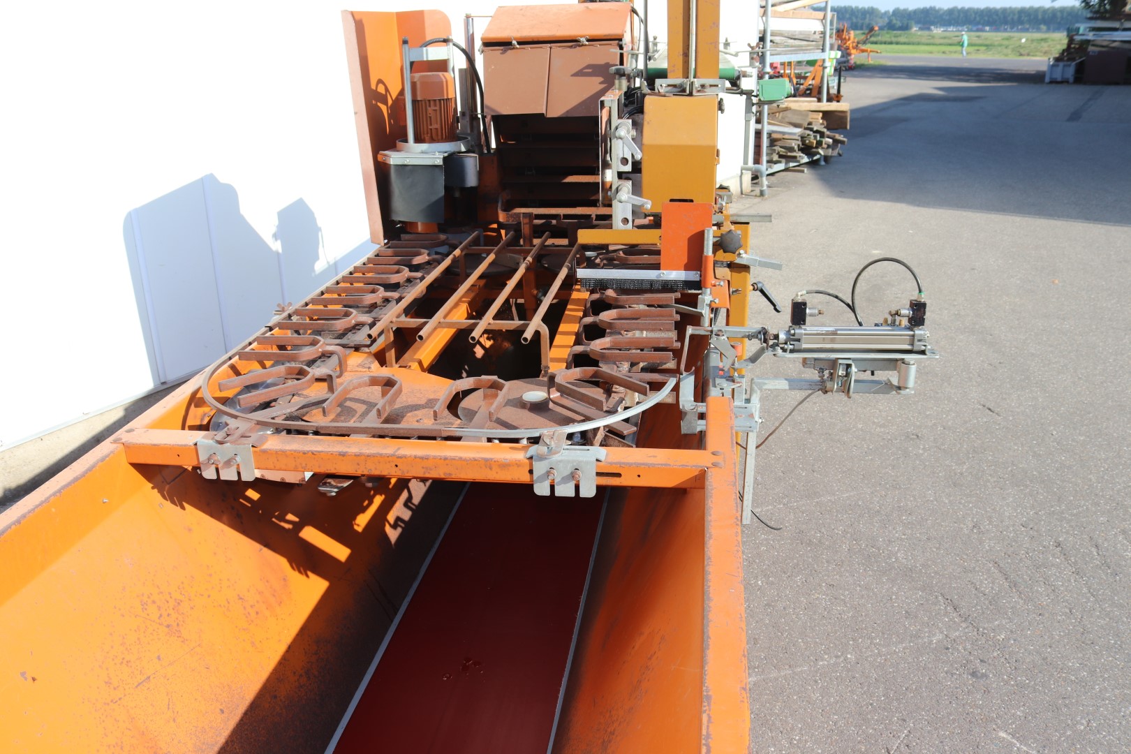 Javo Standaard potting machine with double pneumatic pot dispenser and discharger