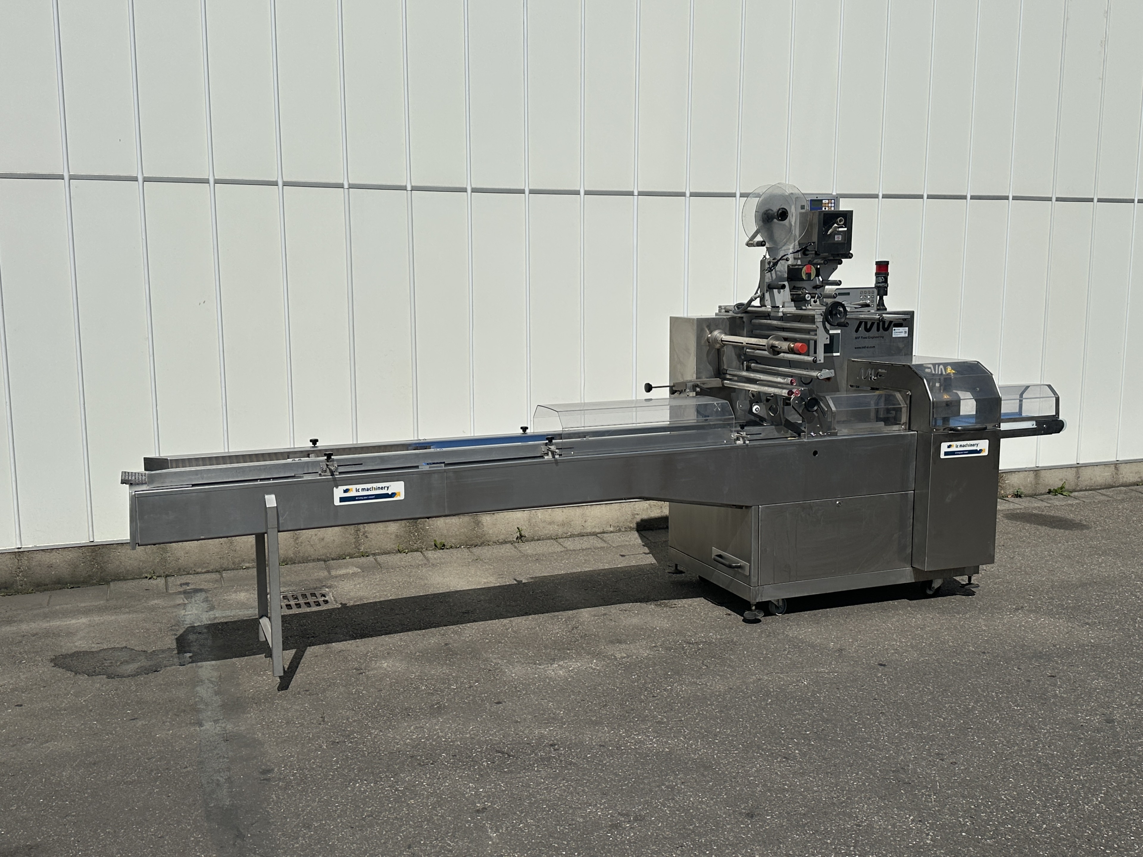 MIF Food Enginering A-412C Упаковочная машина флоу-пак (Flow pack) С этикетировщиком EME