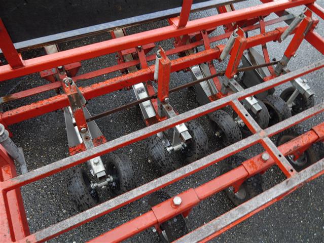 Рассадопосадочная машина Halmec 4 ряда для почвоблоков