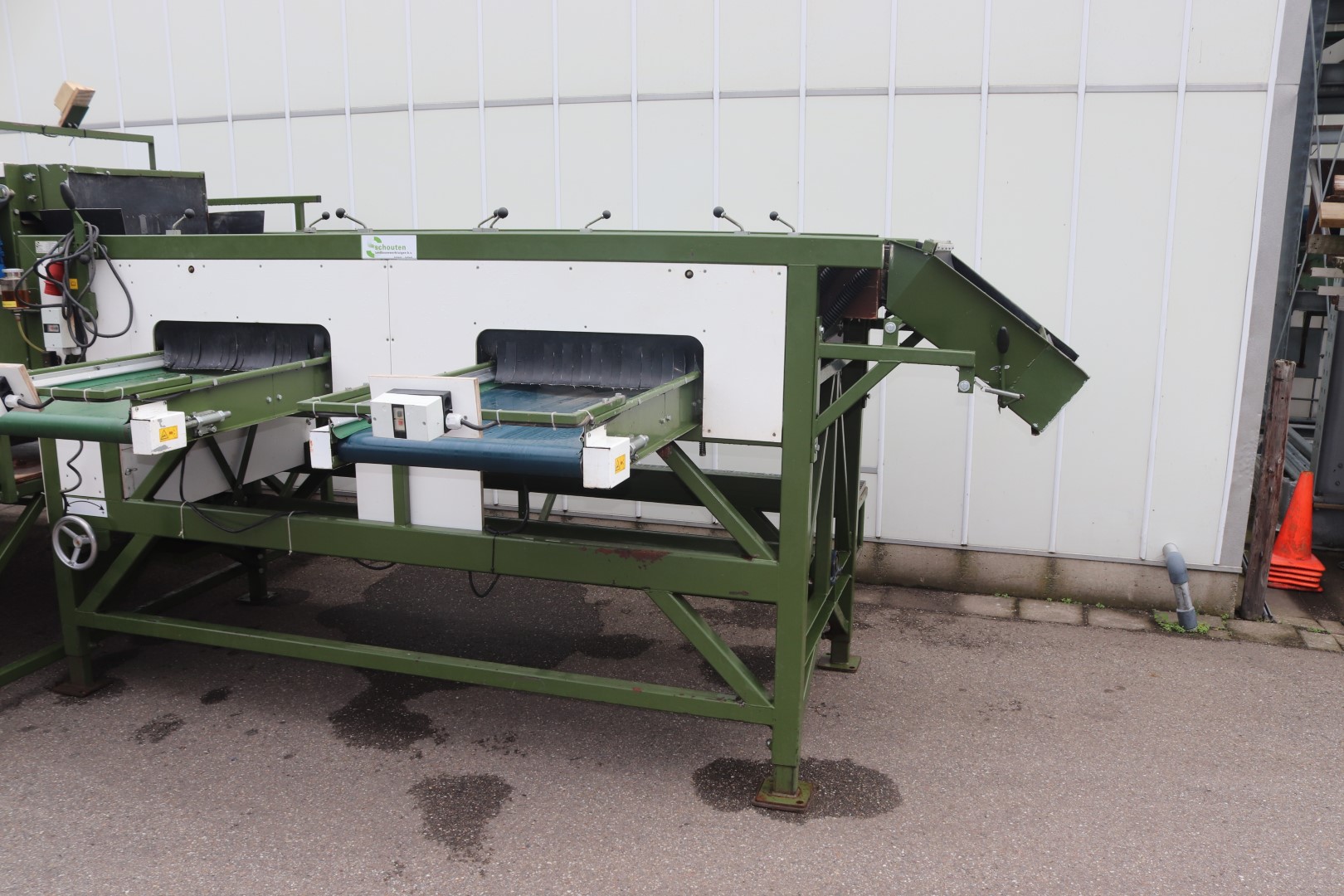 Schouten sorting machine for brussel sprouts