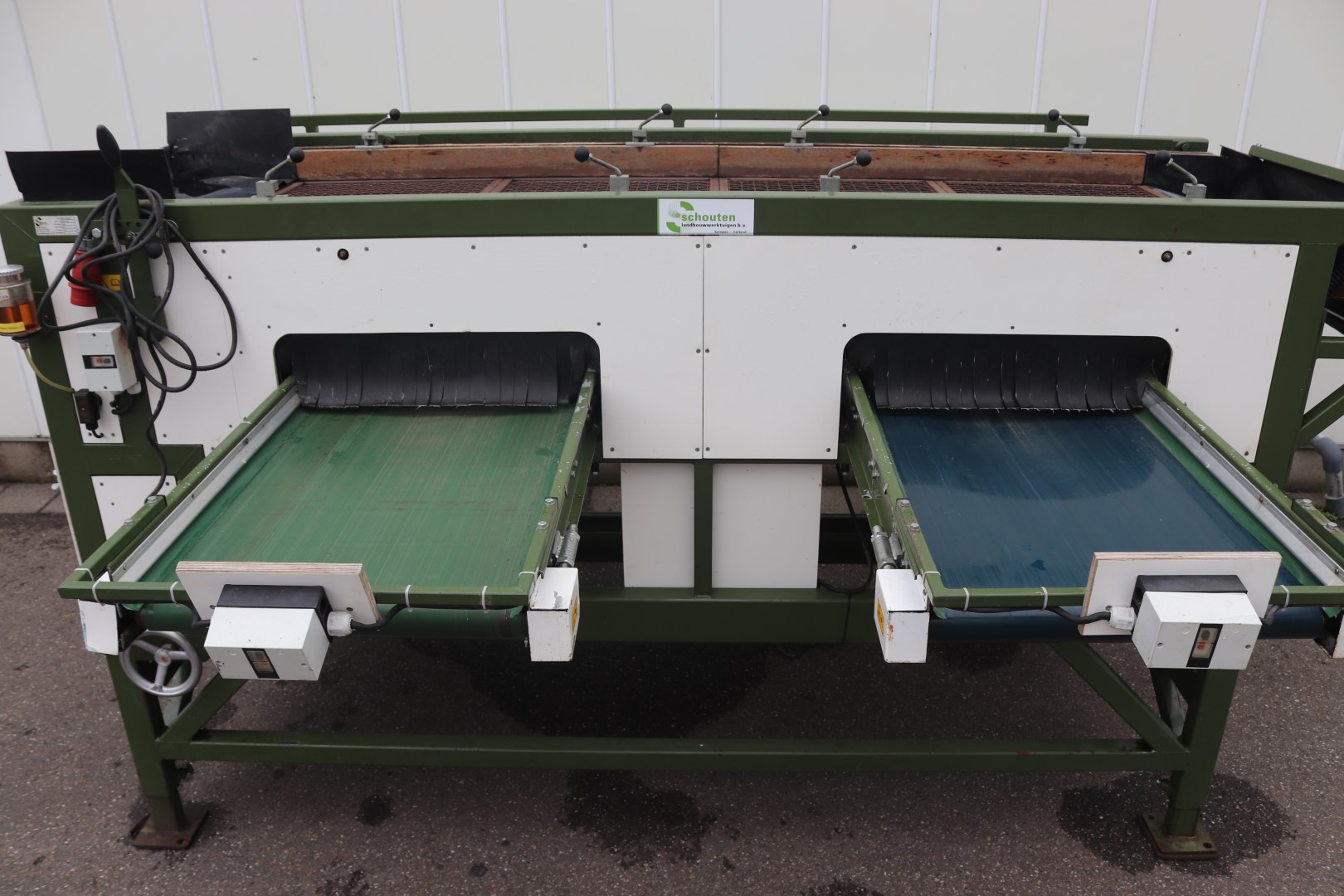 Schouten sorting machine for brussel sprouts