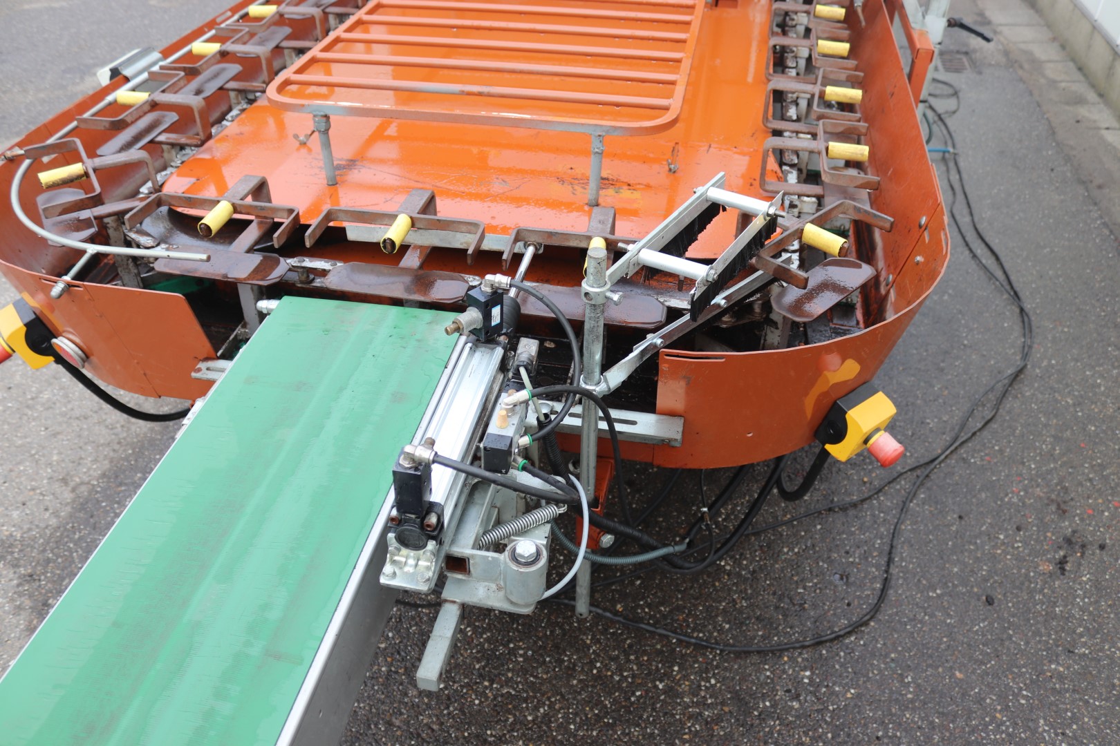 Javo Super Mega potting machine with double pneumatic potdispenser