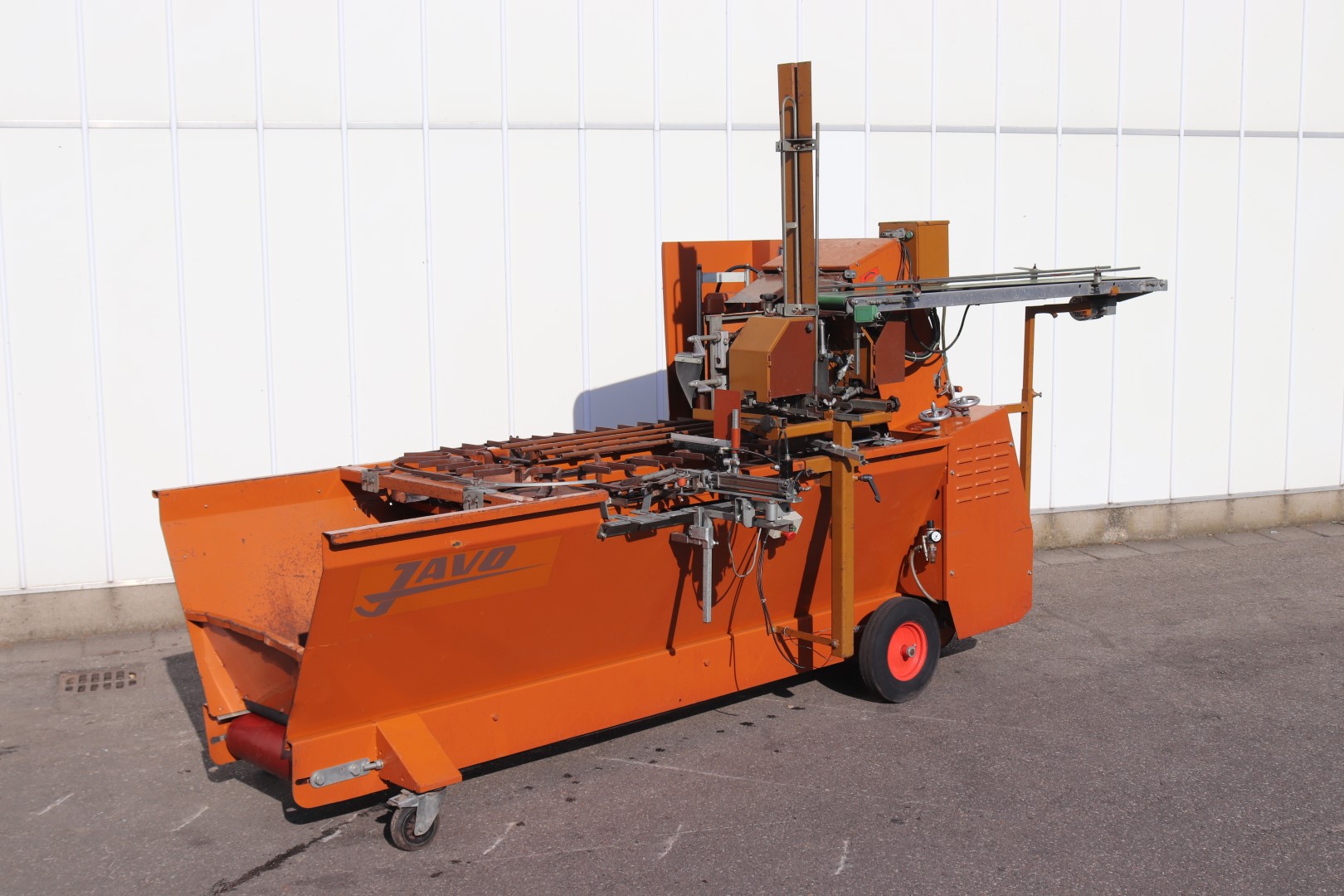 Javo Standaard potting machine with double pneumatic pot dispenser and discharger