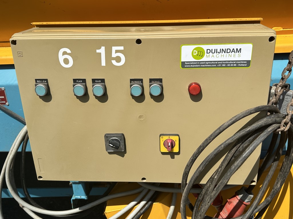 Бункер Climax progress 840E с роликовым очистителем и 2 конвейерами.