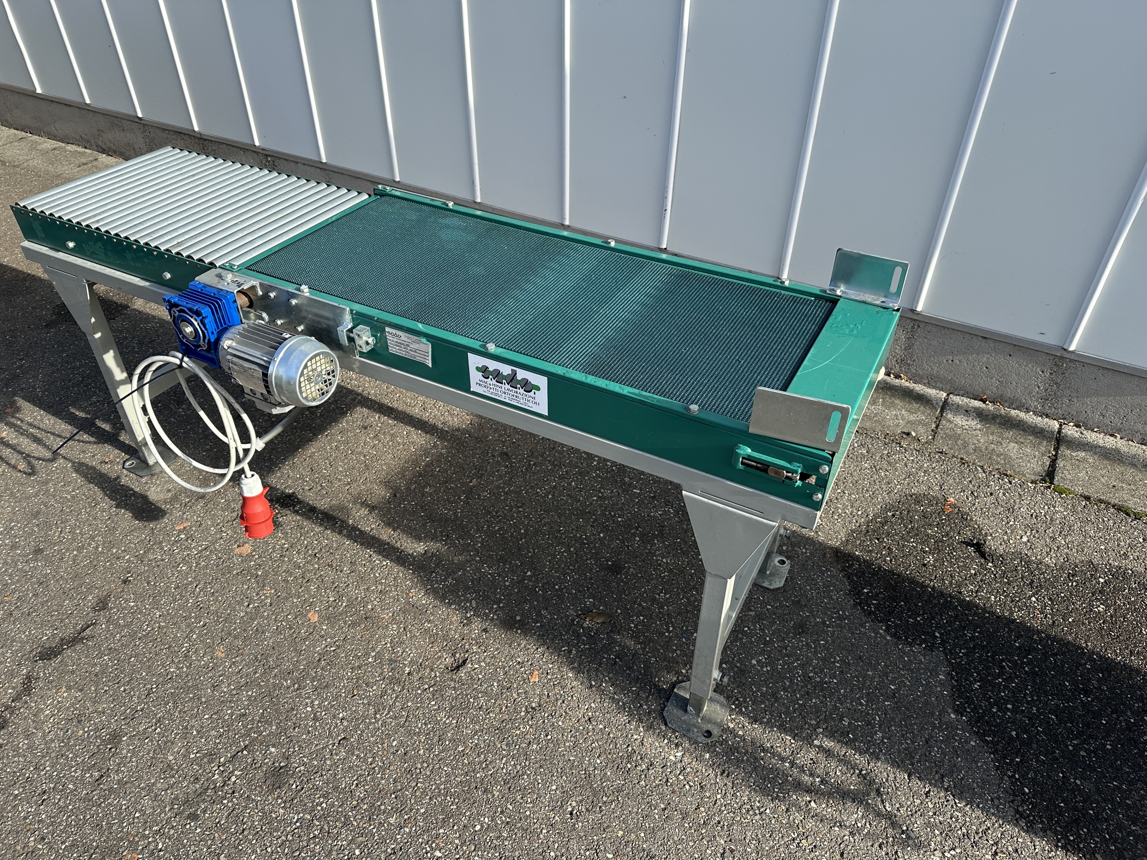 SADO конвейер 105 x 40 см + роликовый конвейер 65 x 40 см