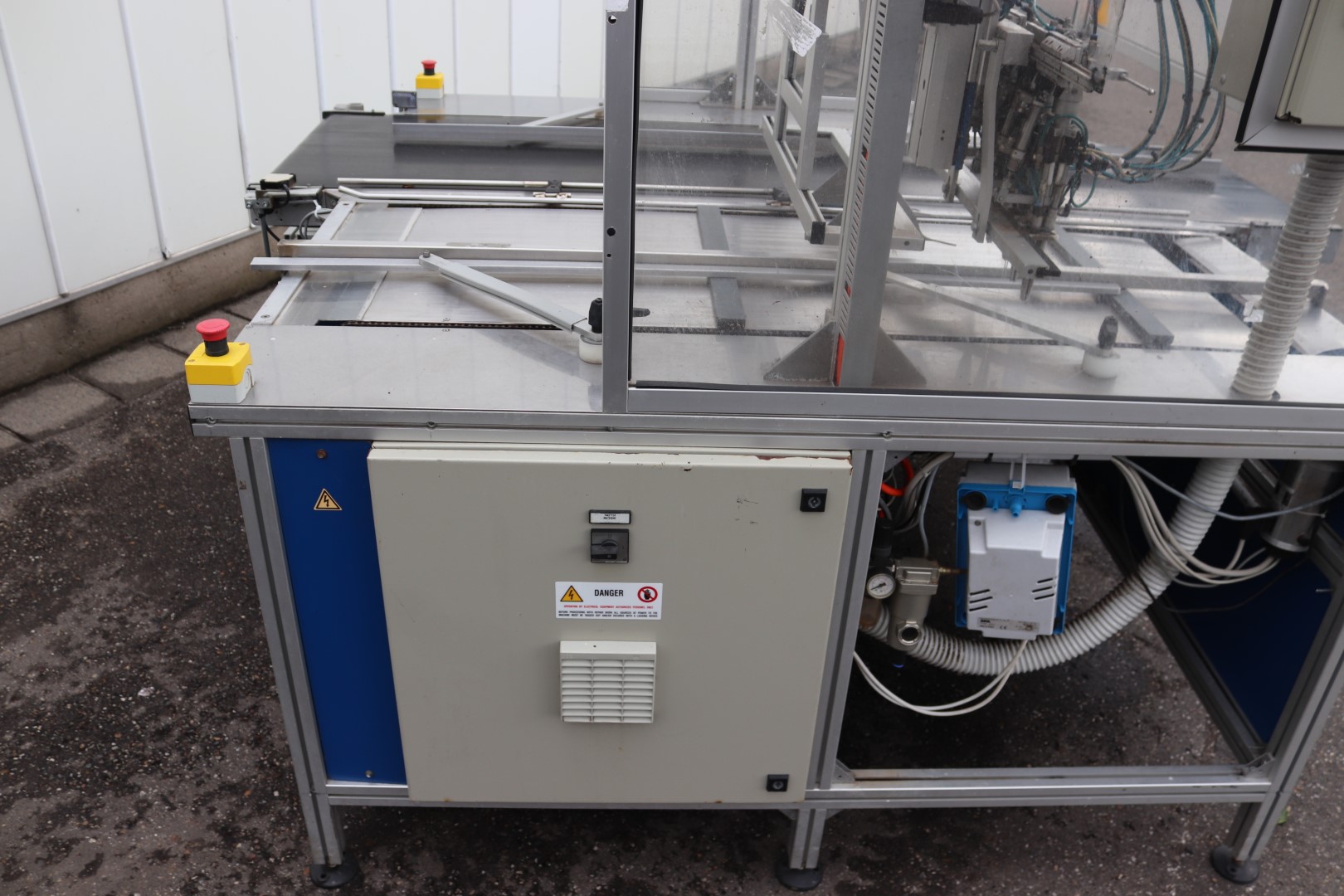 Visser Pic-O-Mat PC-9 transplanter for plugs
