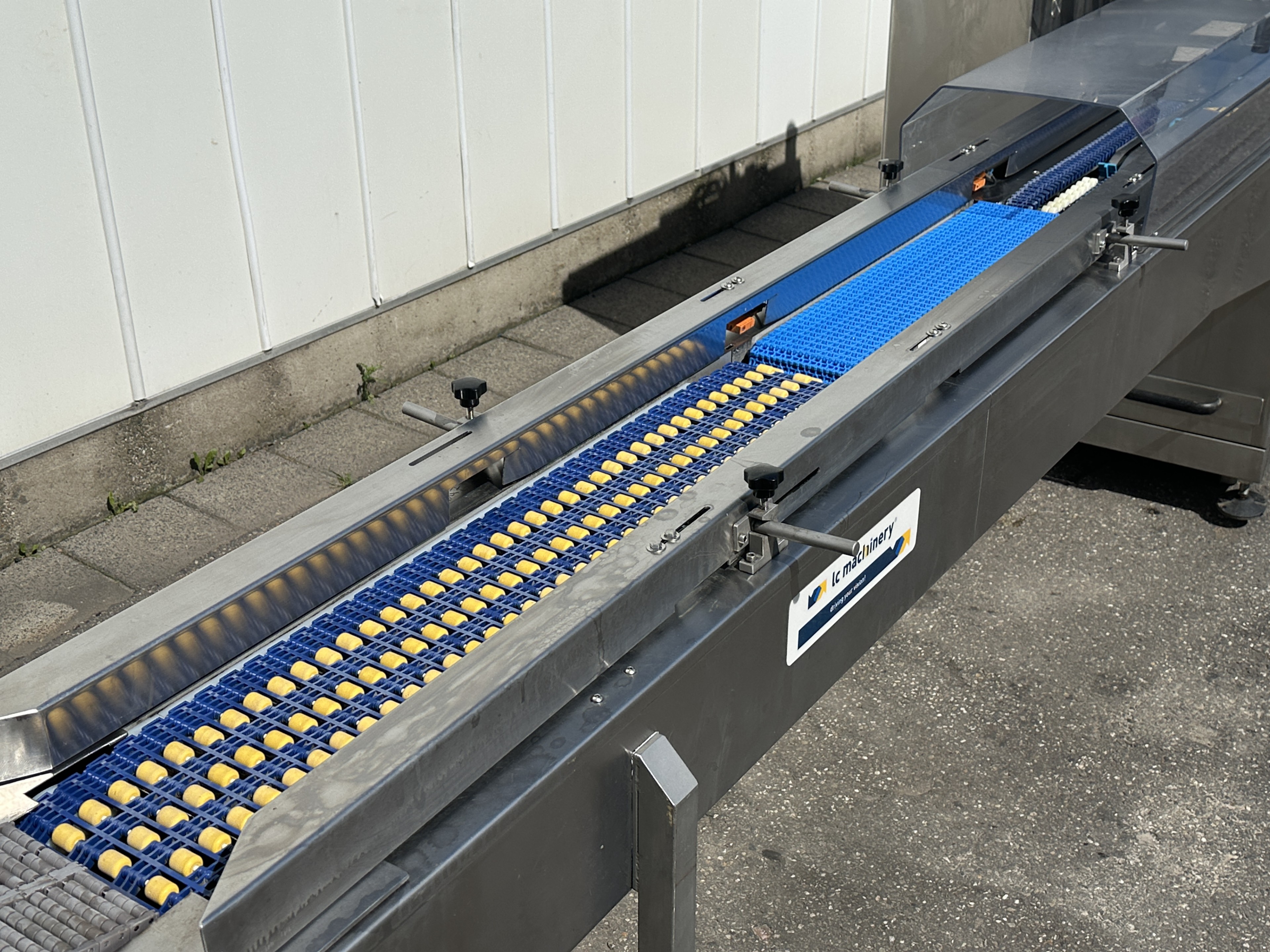 MIF Food Enginering A-412C Упаковочная машина флоу-пак (Flow pack) С этикетировщиком EME
