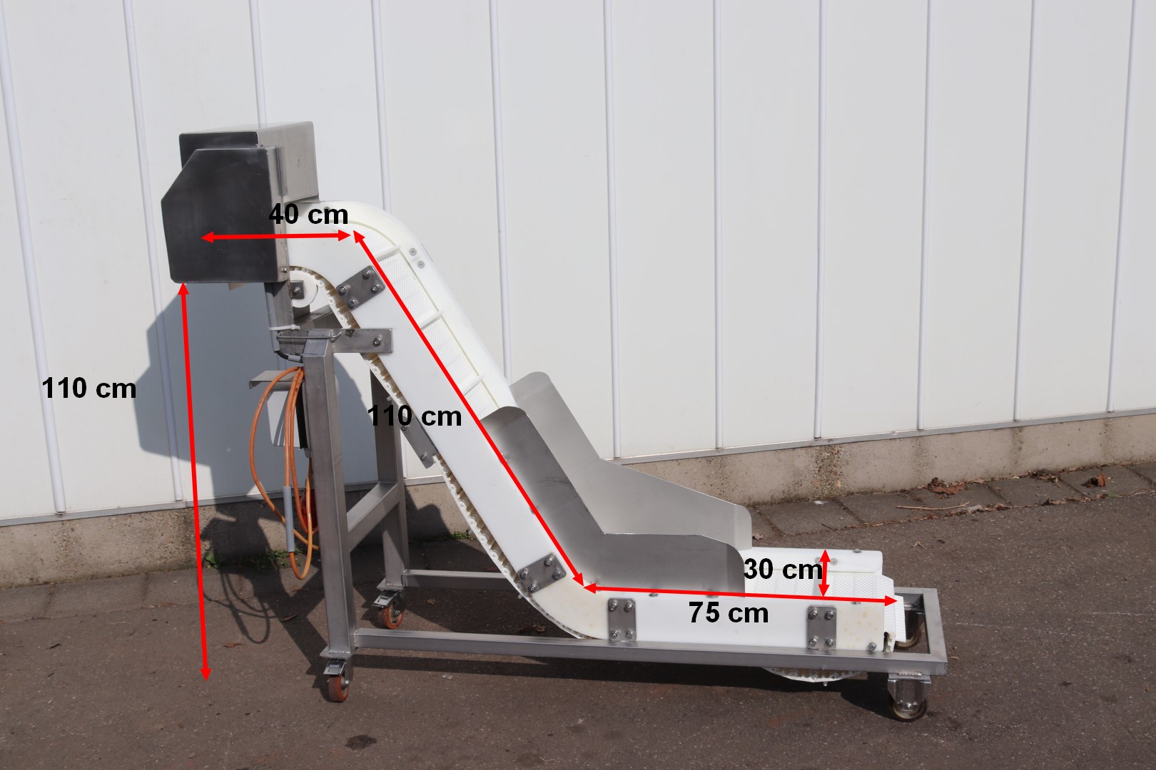 Stainless steel elevator with double knick