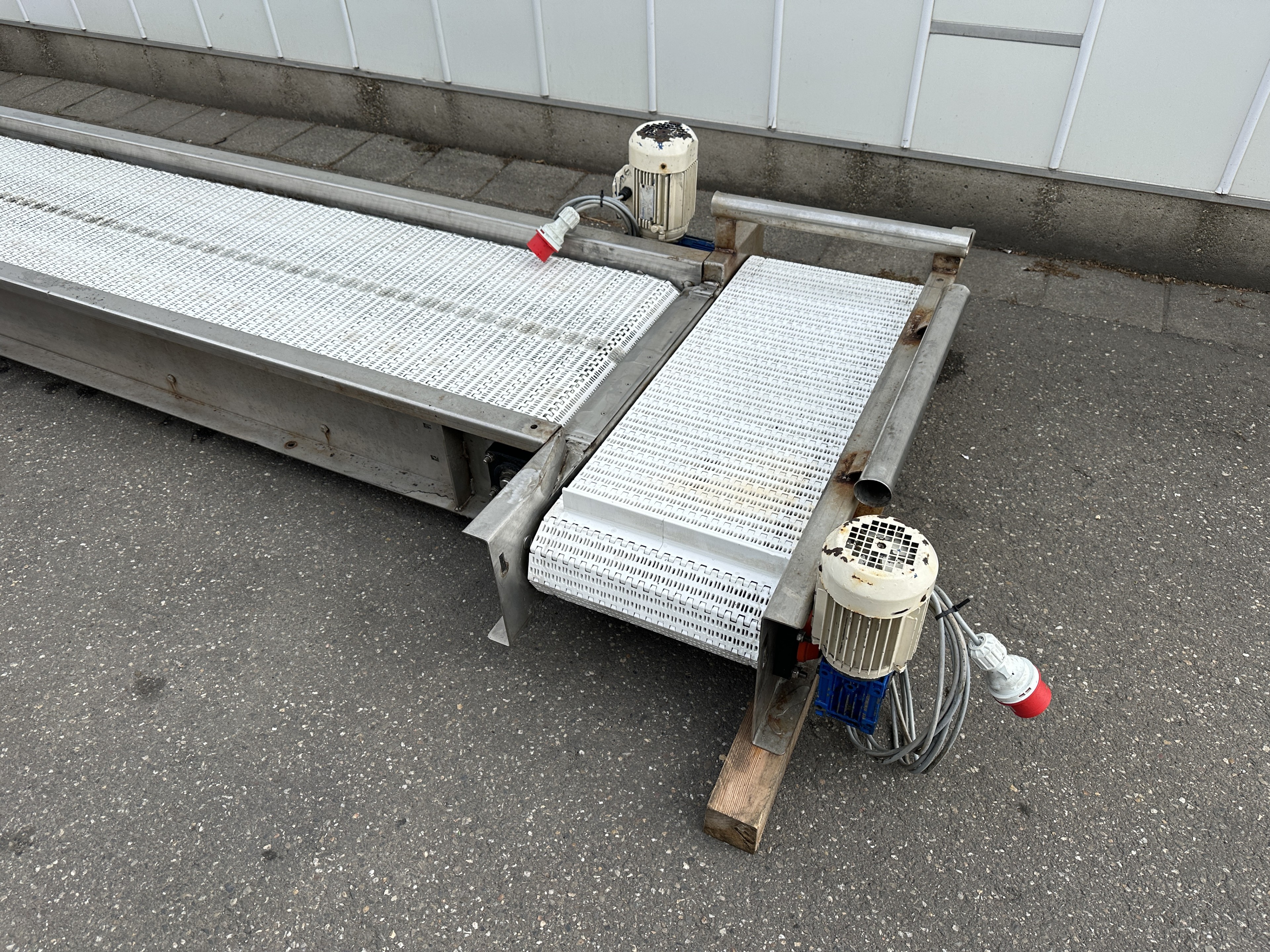 Verbruggen конвейер 1115 x 60 см с поперечным конвейером 100 x 40 см, оба из нержавеющей стали.