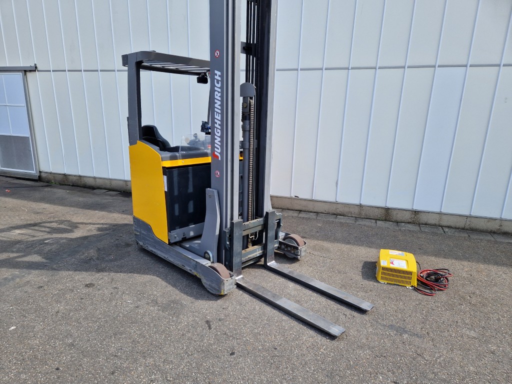 Jungheinrich ETV214 - 770 cm ричтрак 1400 кг